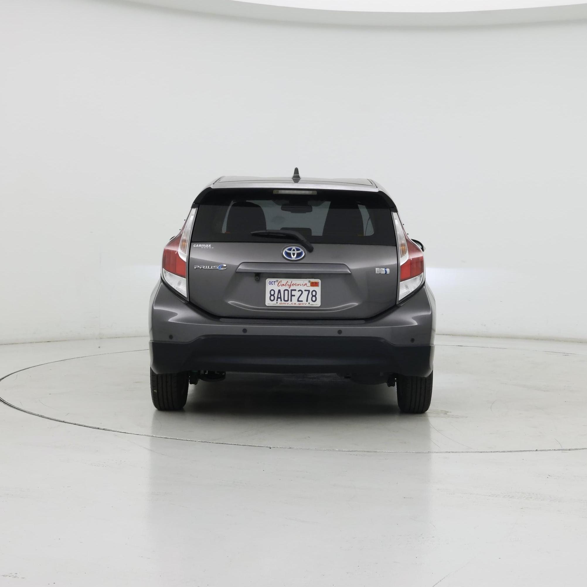 Thumbnail: 2017 Toyota Prius c - 6