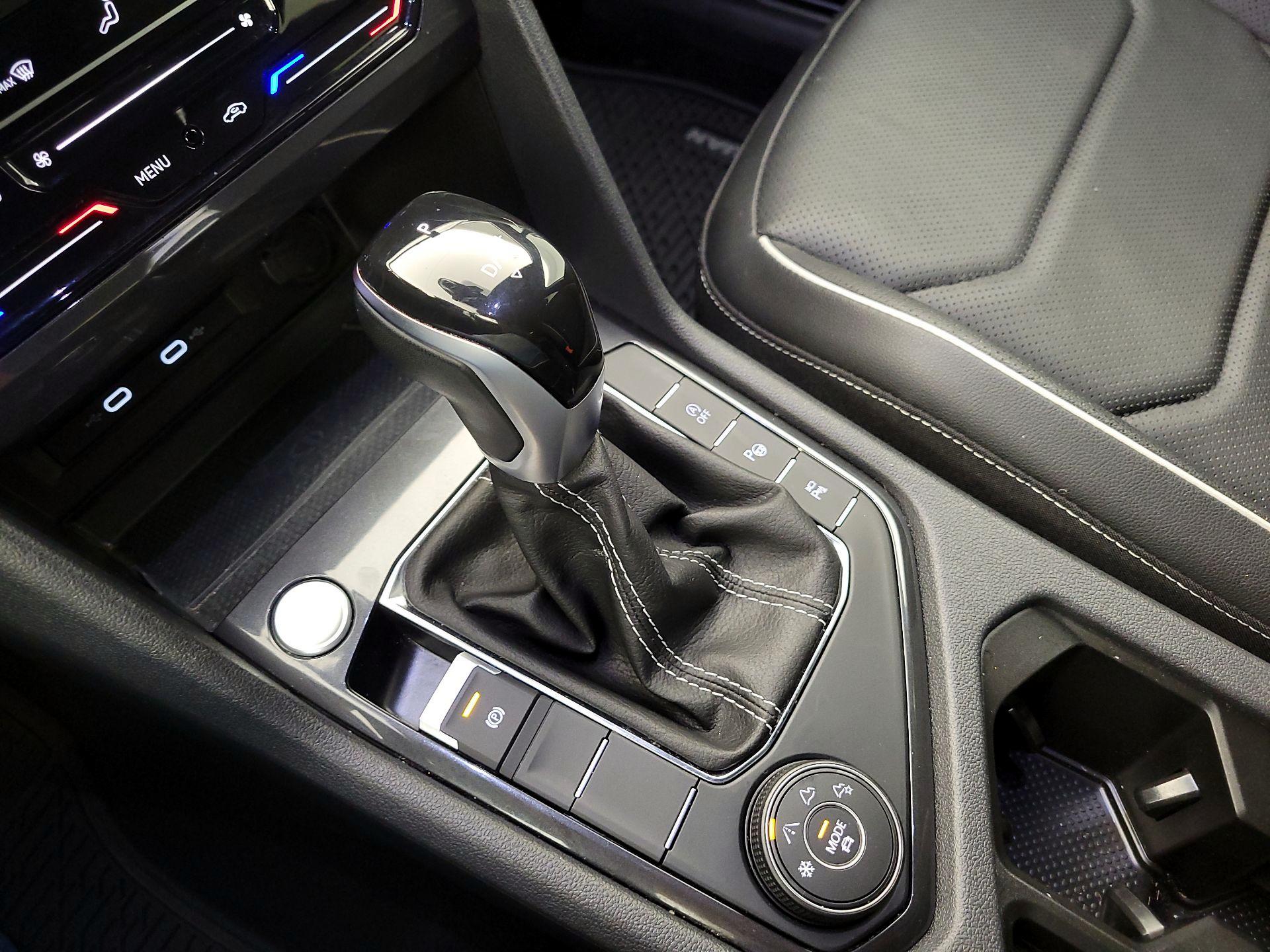Thumbnail: 2023 Volkswagen Tiguan - 18