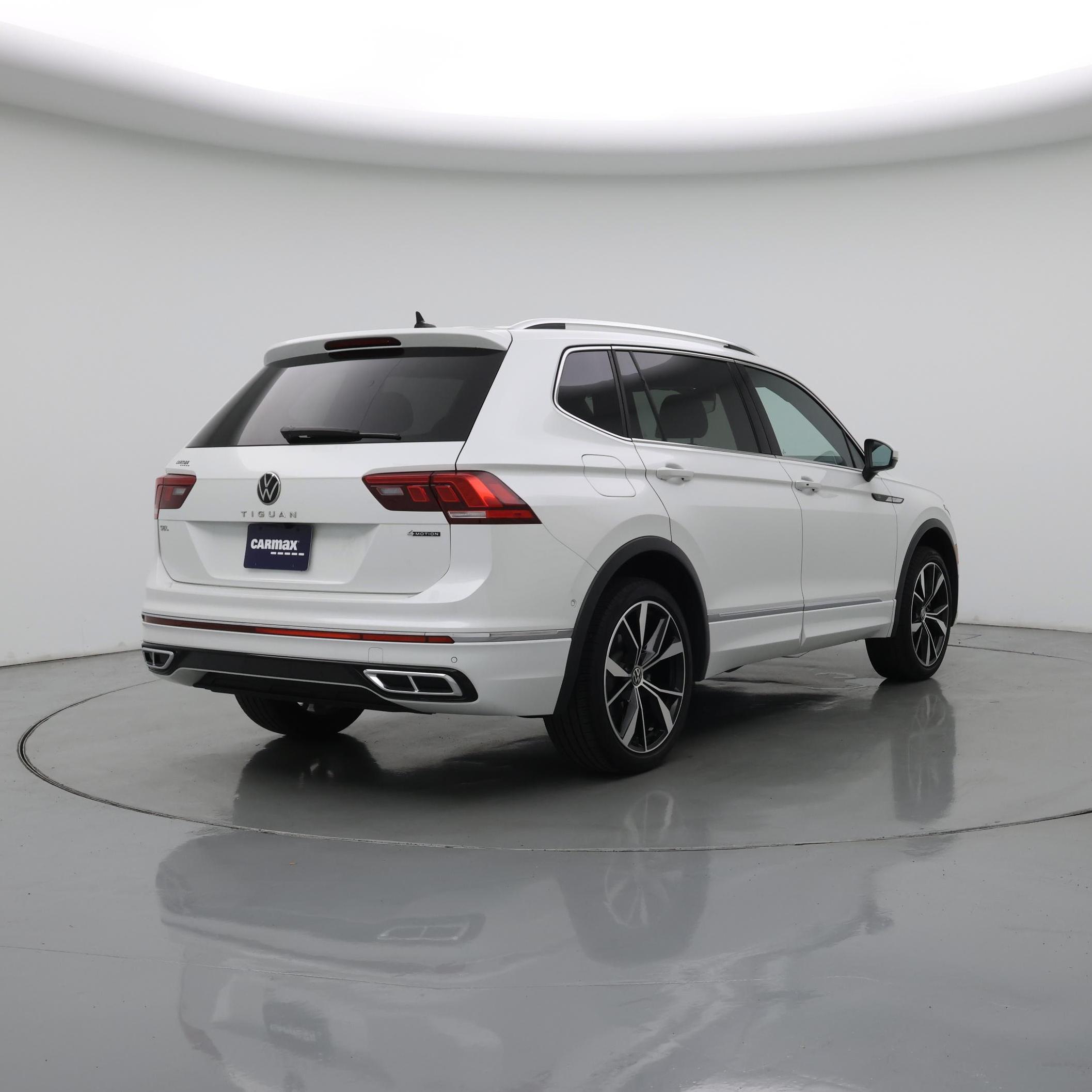 Thumbnail: 2023 Volkswagen Tiguan - 8
