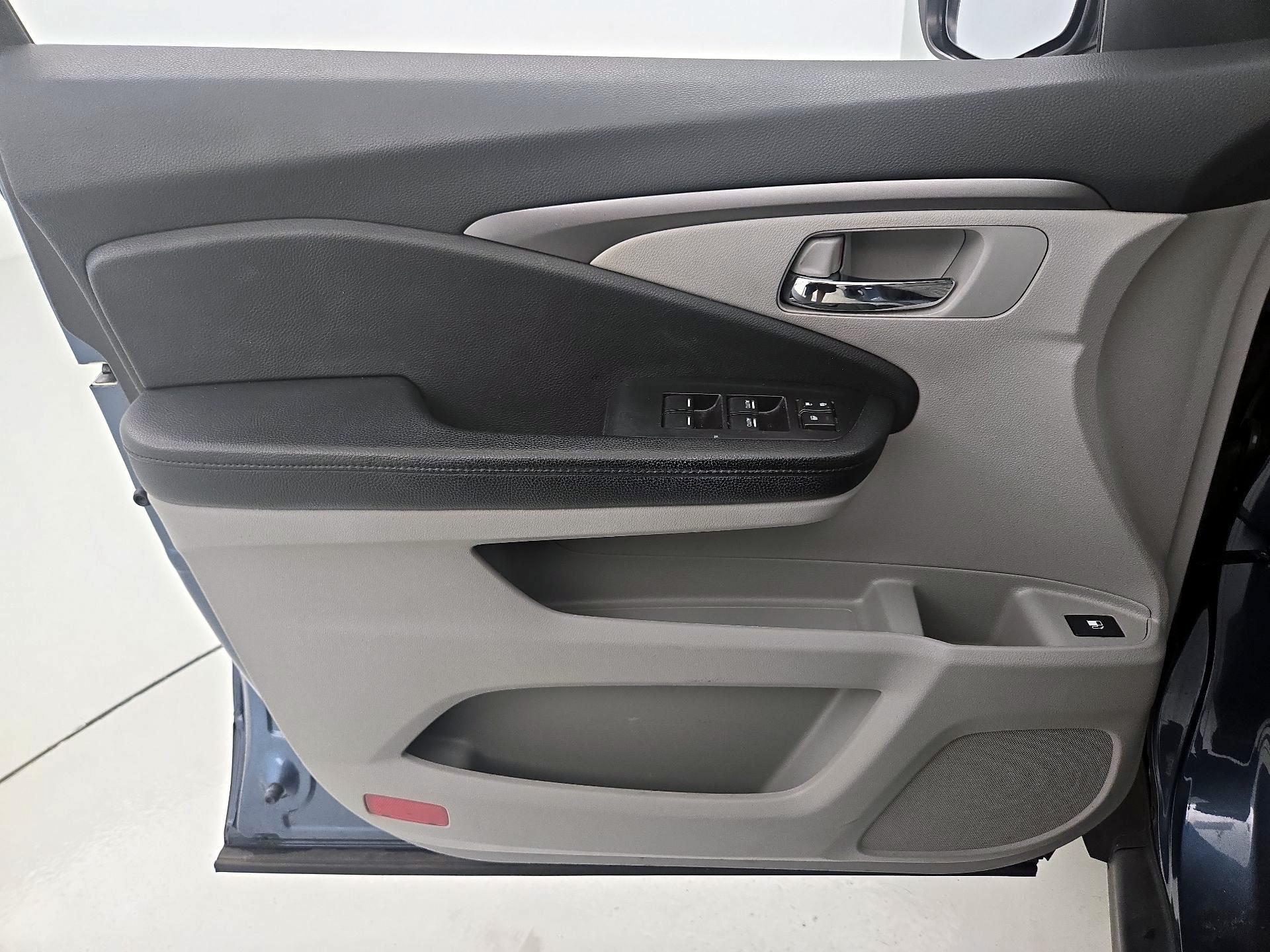 Thumbnail: 2019 Honda Pilot - 12