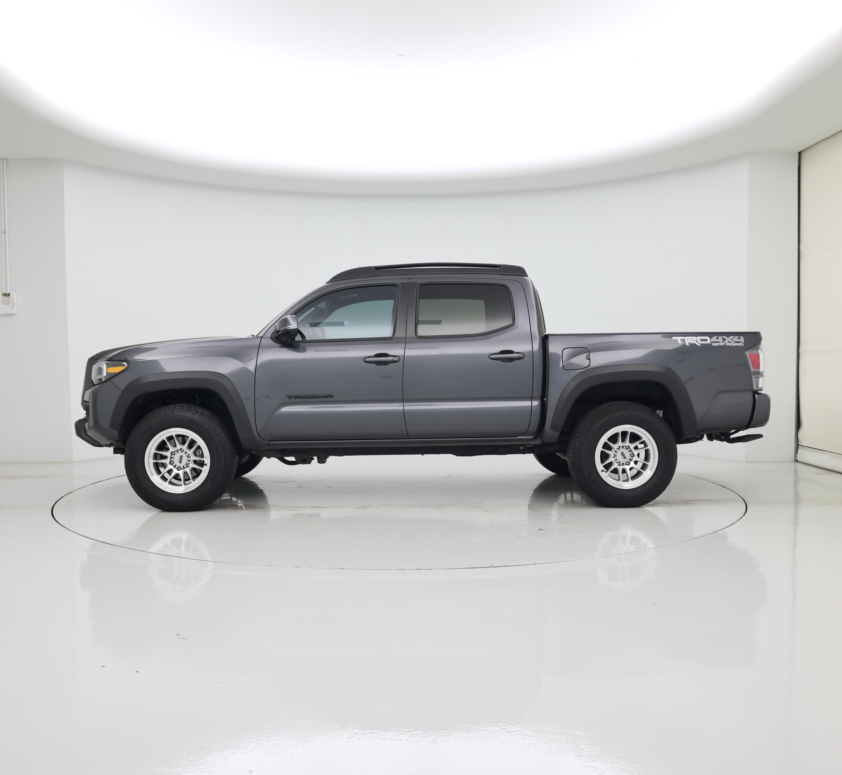 Thumbnail: 2022 Toyota Tacoma - 3