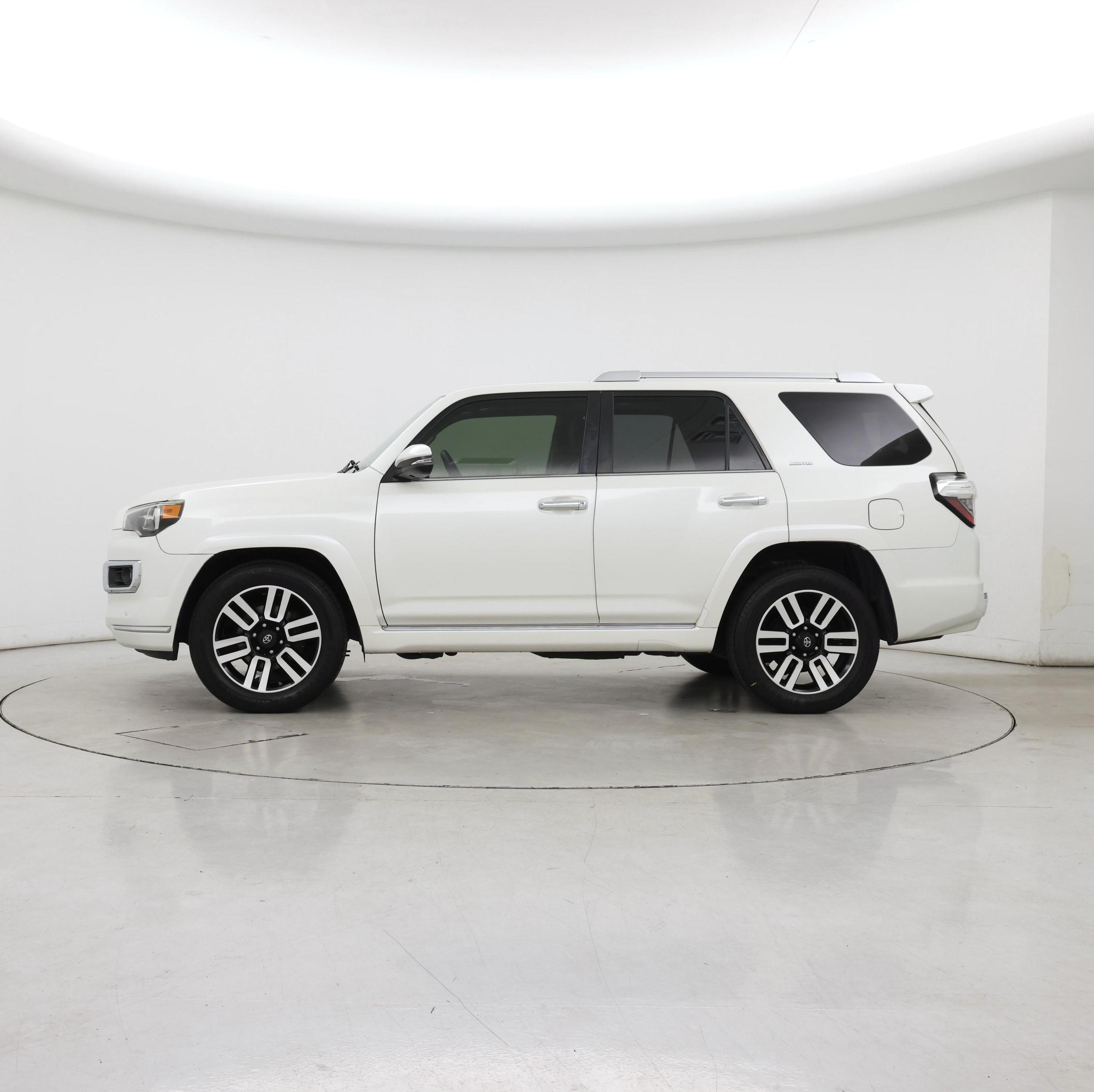 Thumbnail: 2019 Toyota 4Runner - 3