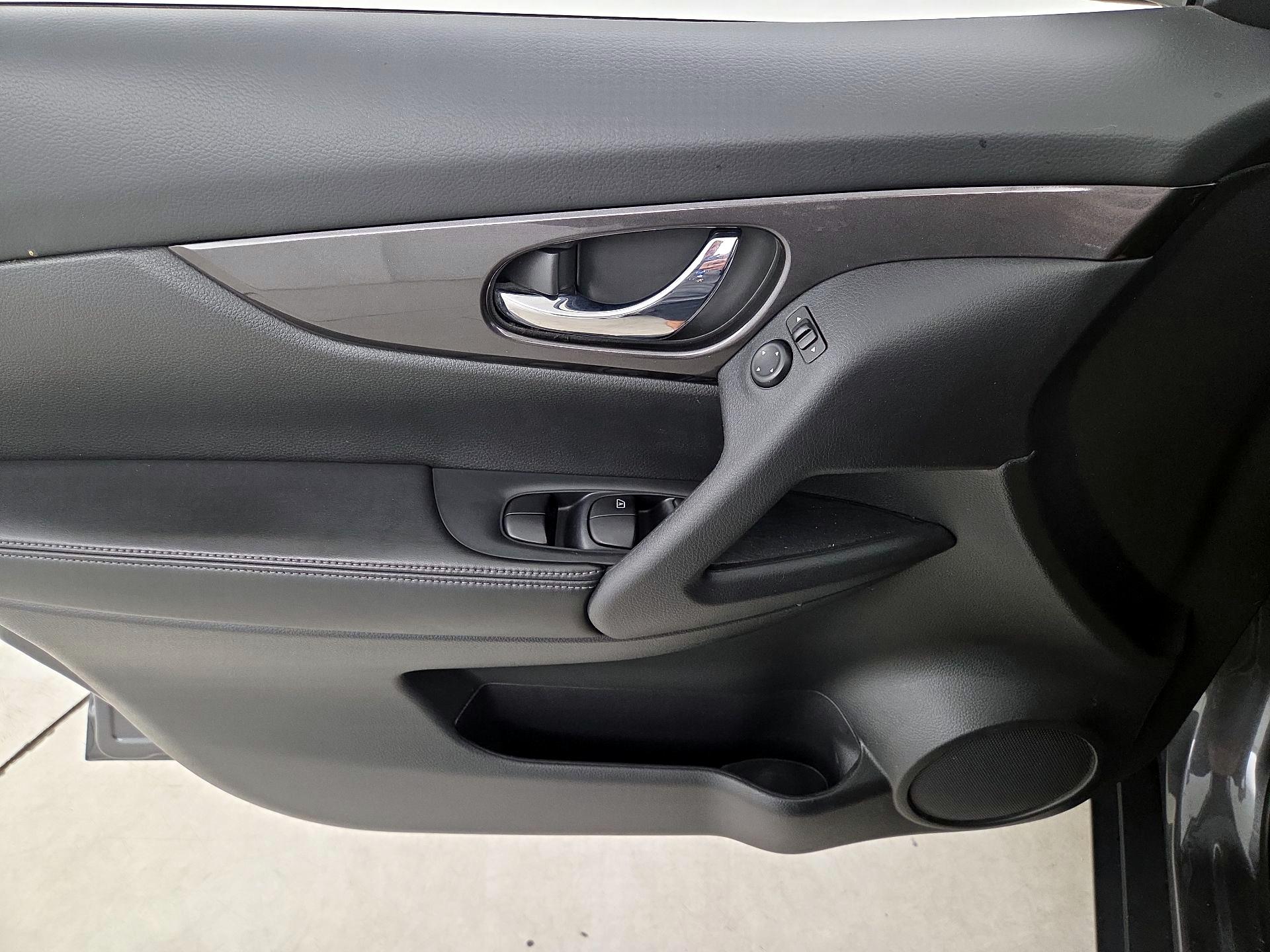 Thumbnail: 2019 Nissan Rogue - 12