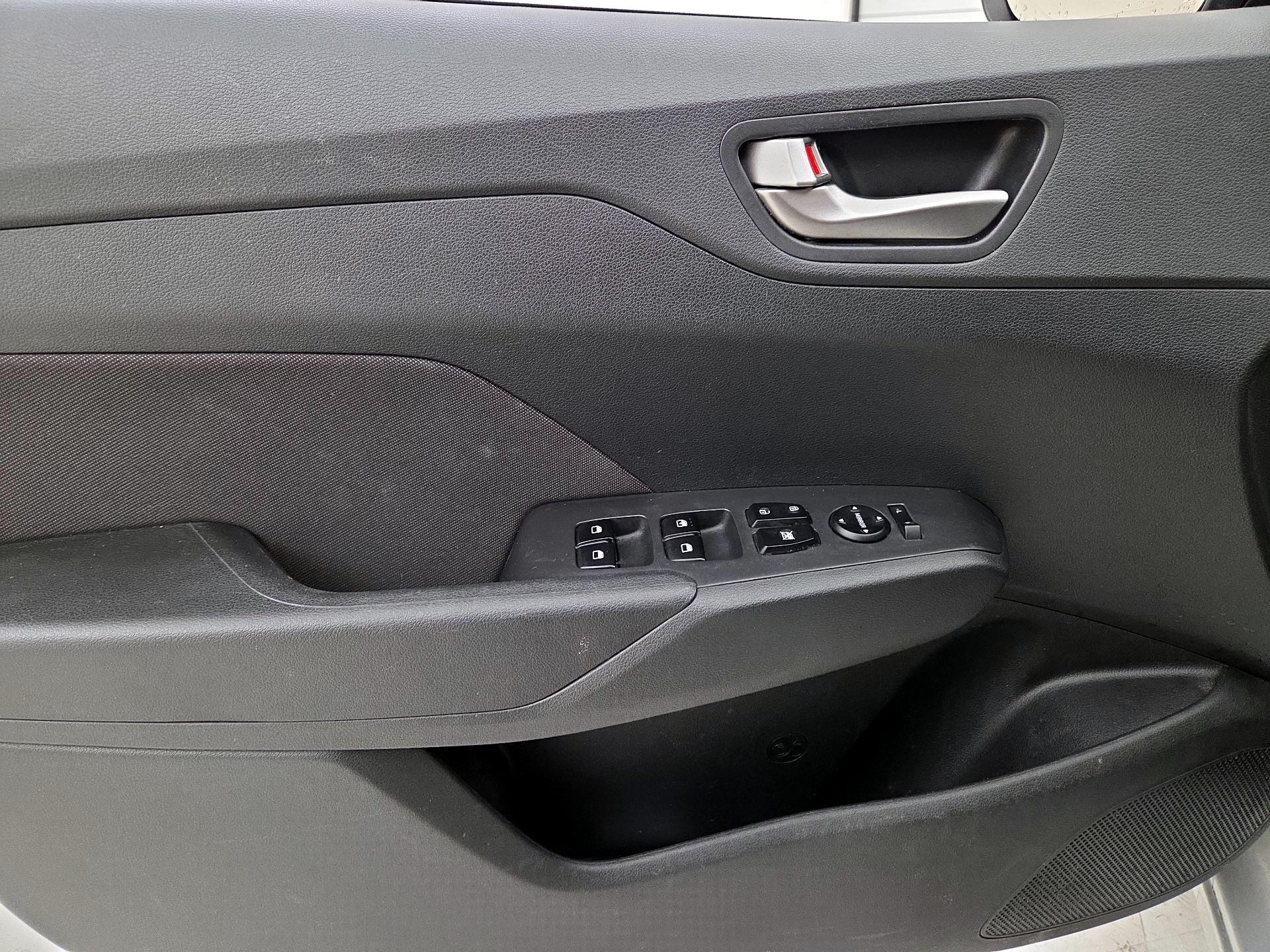 Thumbnail: 2021 Hyundai Accent - 12