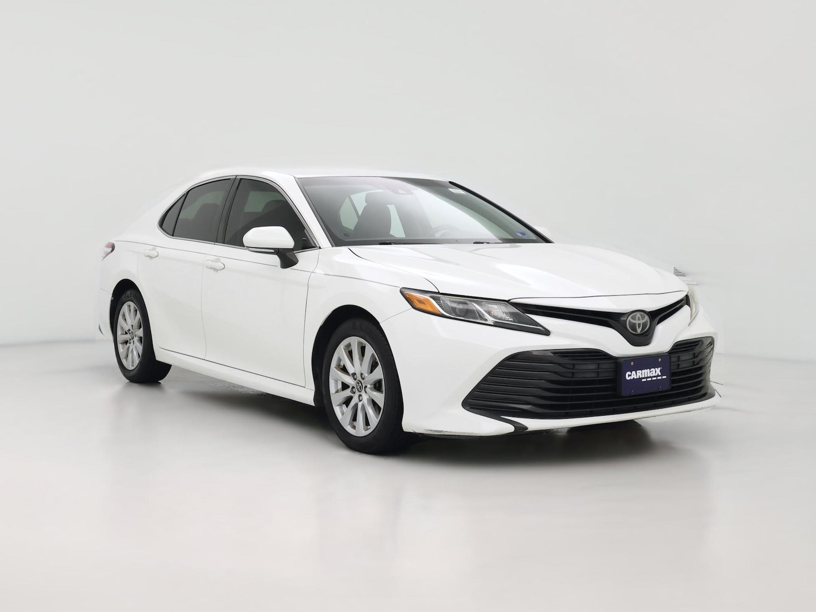 2018 Toyota Camry LE - Photo 1