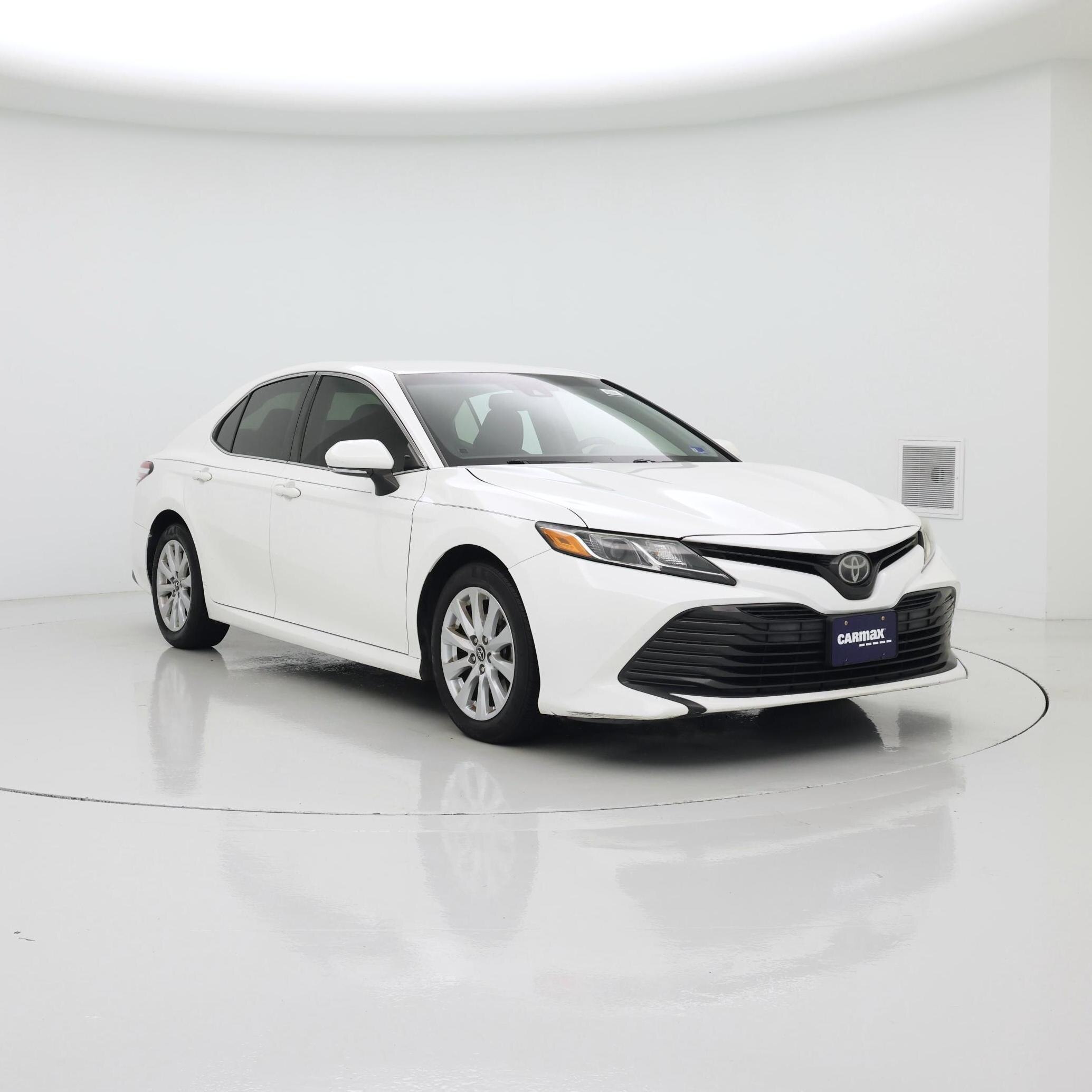 White 2018 Toyota Camry Sedan Front-Wheel Drive Automatic