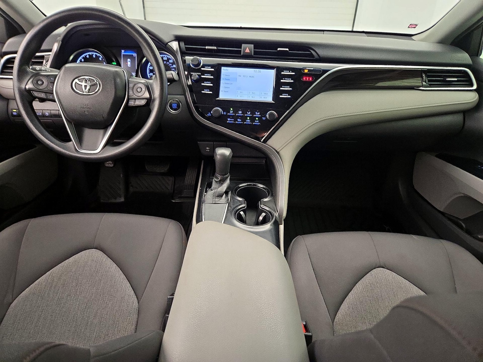 2018 Toyota Camry LE - Photo 10