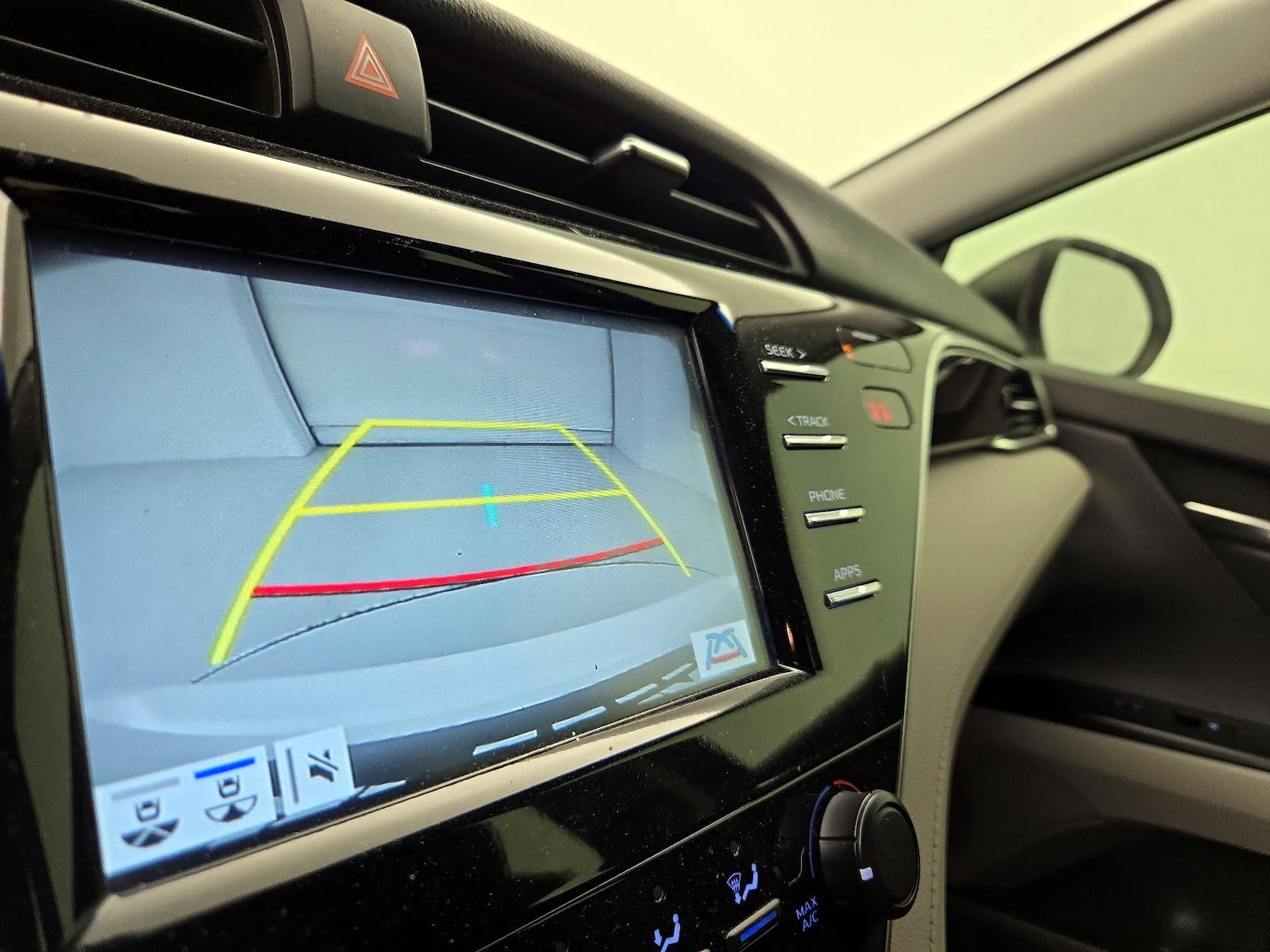 2018 Toyota Camry LE - Photo 15