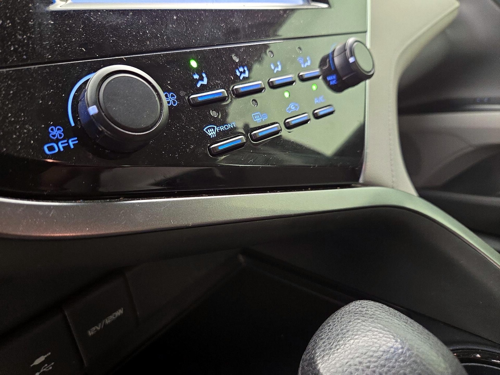 2018 Toyota Camry LE - Photo 17