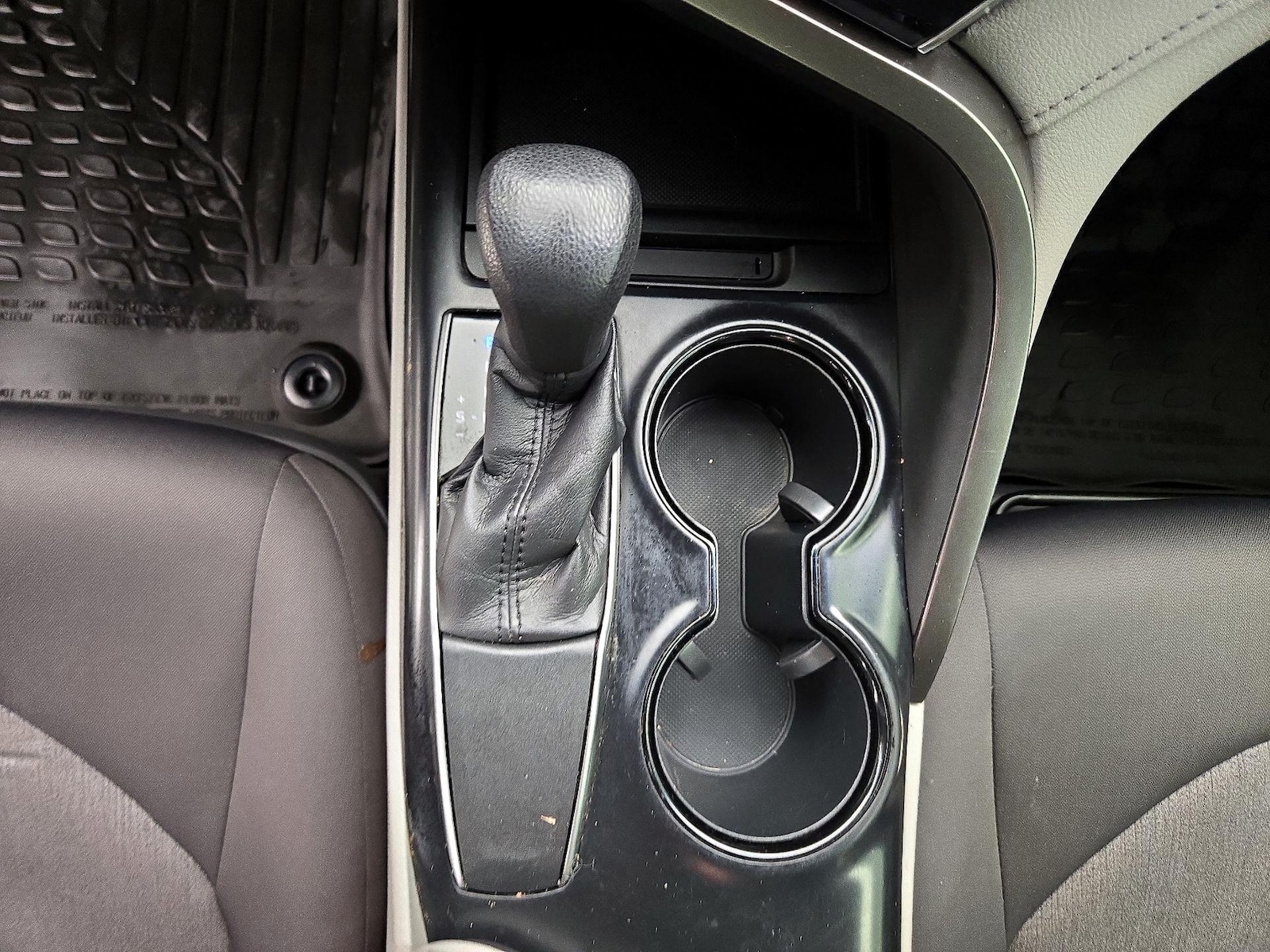 2018 Toyota Camry LE - Photo 18