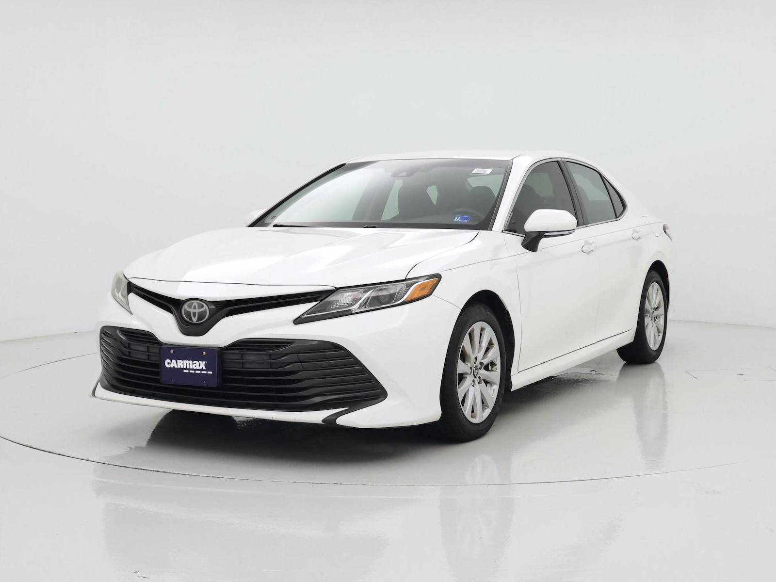 2018 Toyota Camry LE - Photo 5