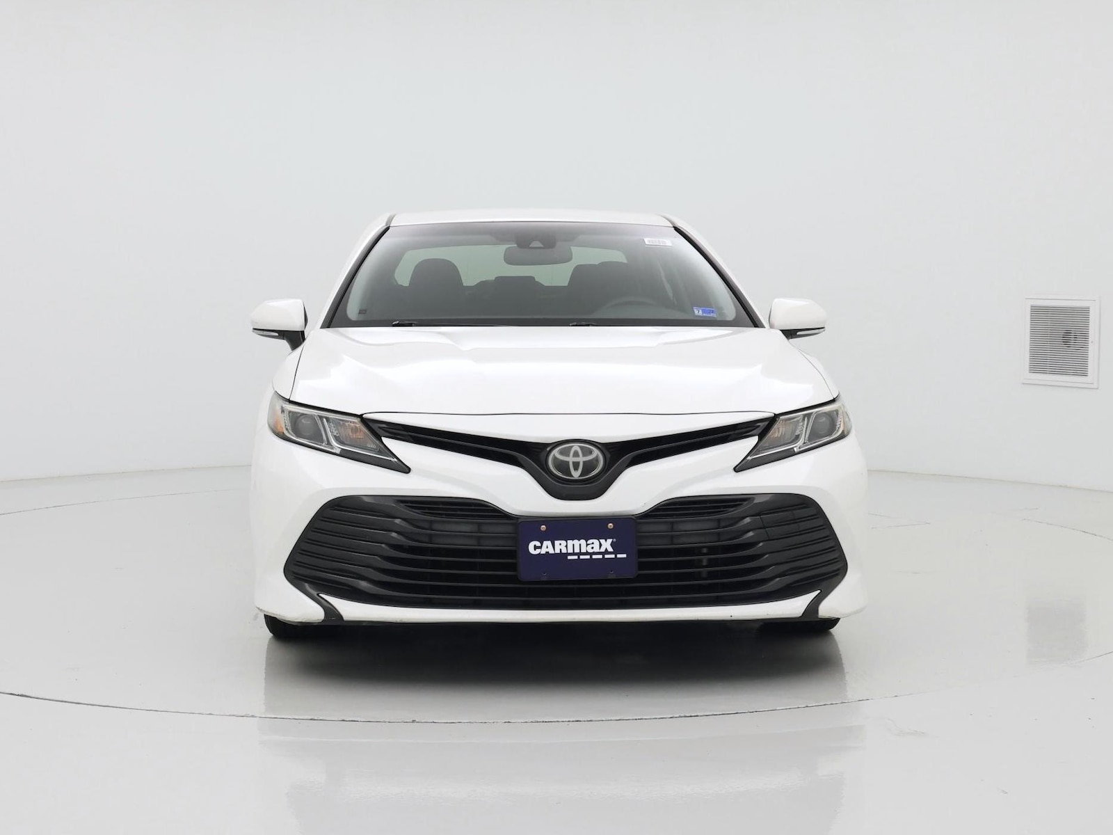 2018 Toyota Camry LE - Photo 6