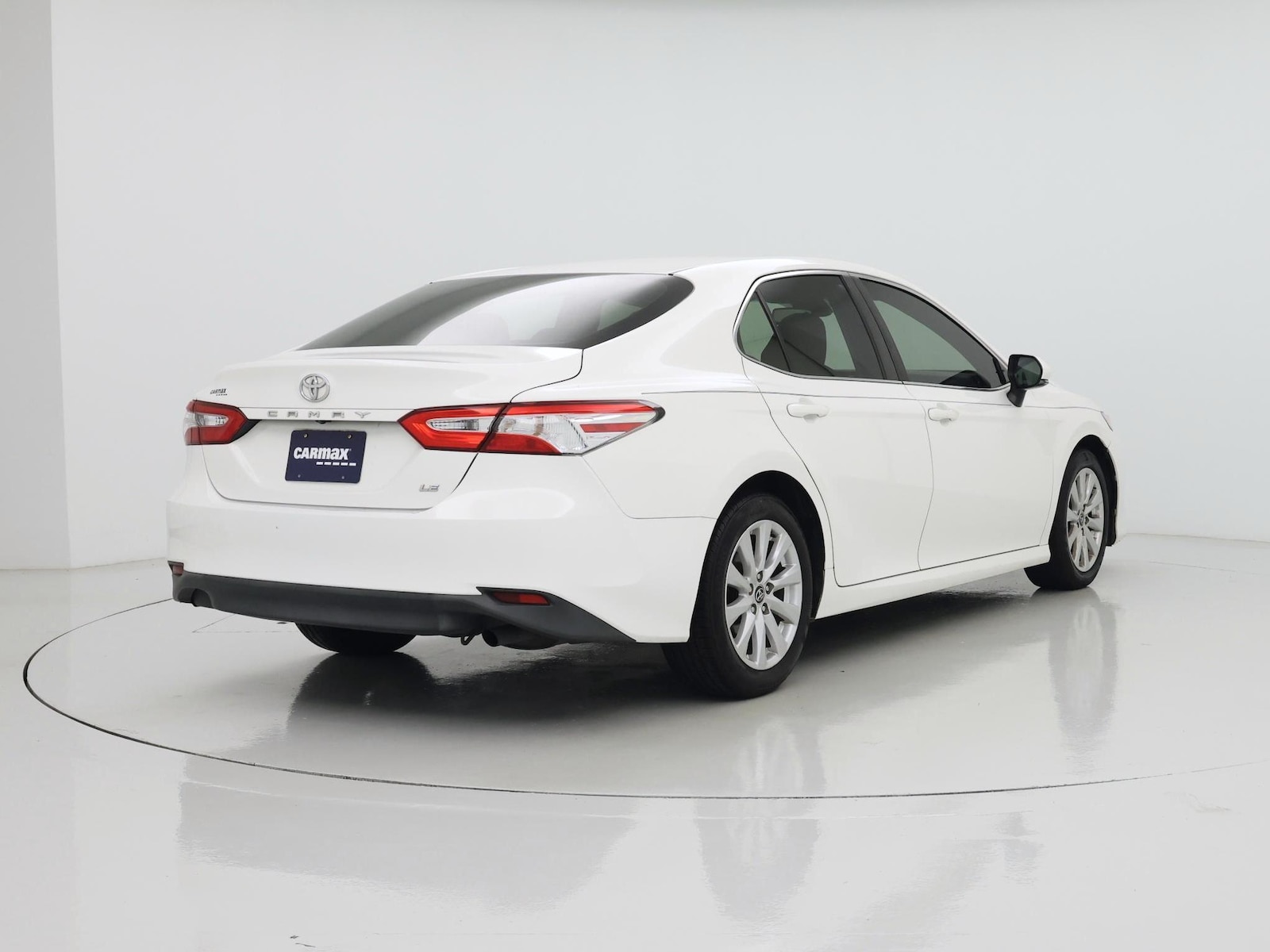2018 Toyota Camry LE - Photo 9