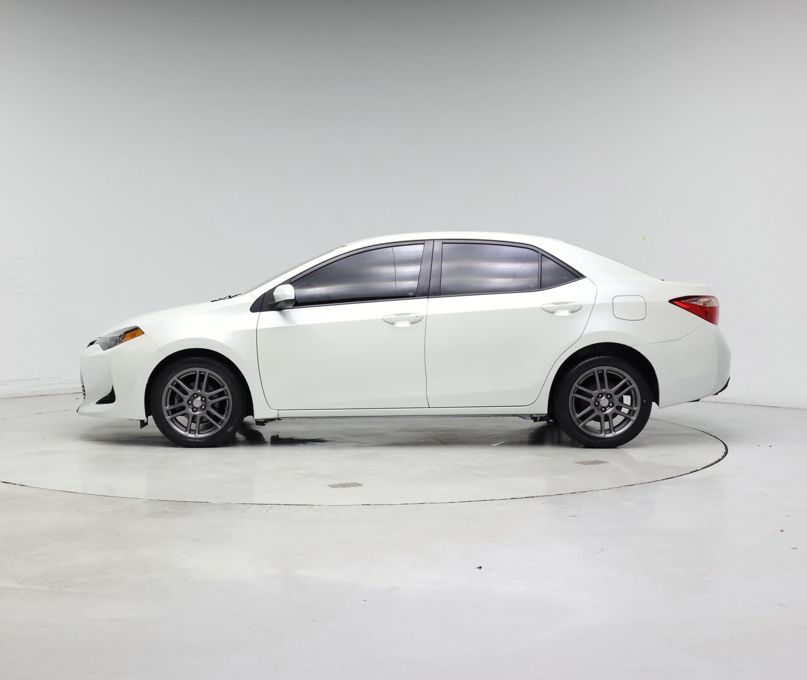 Thumbnail: 2017 Toyota Corolla - 3