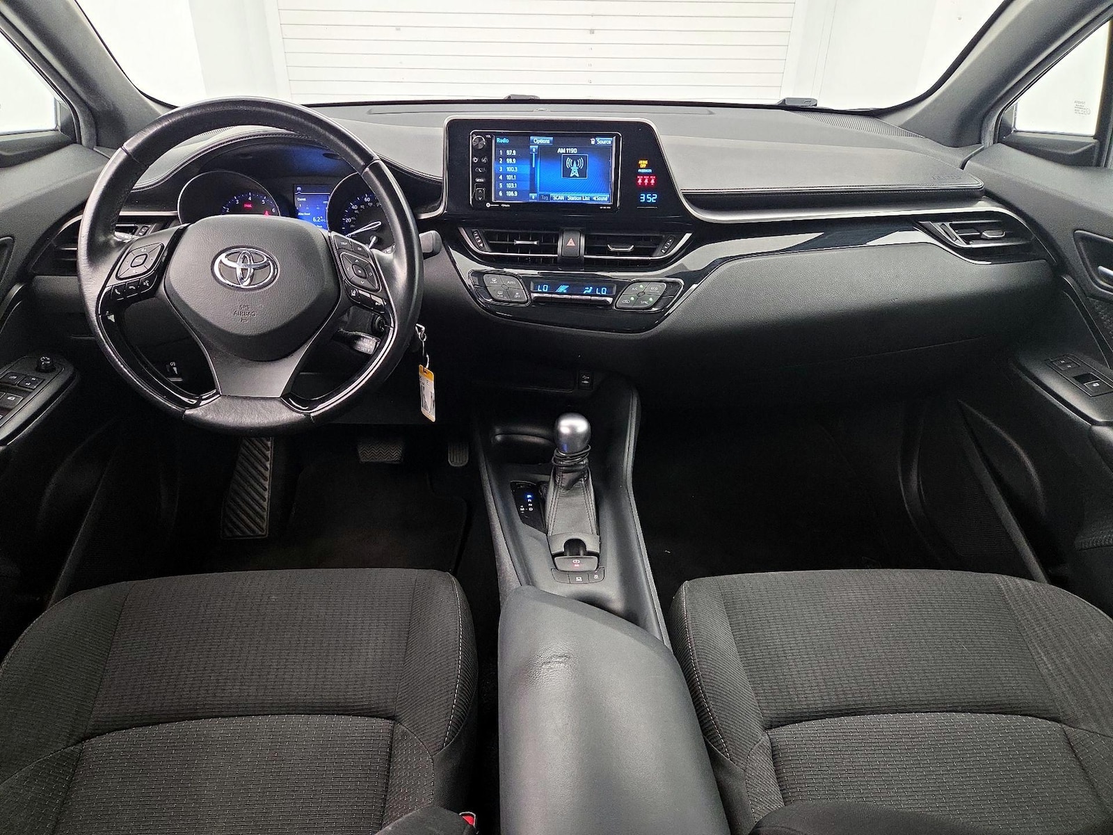 2018 Toyota C-HR XLE - Photo 10