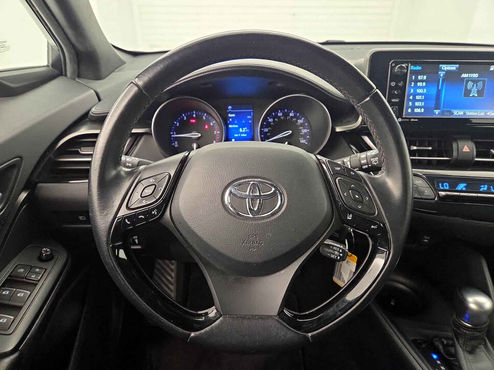 2018 Toyota C-HR XLE - Photo 11