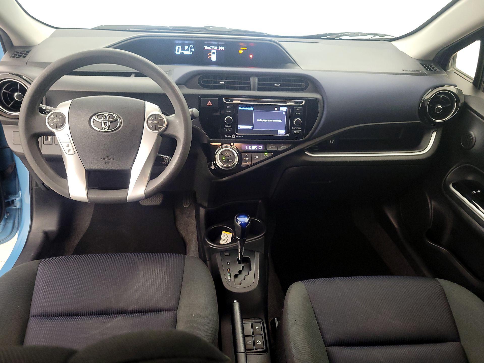 Thumbnail: 2015 Toyota Prius c - 9