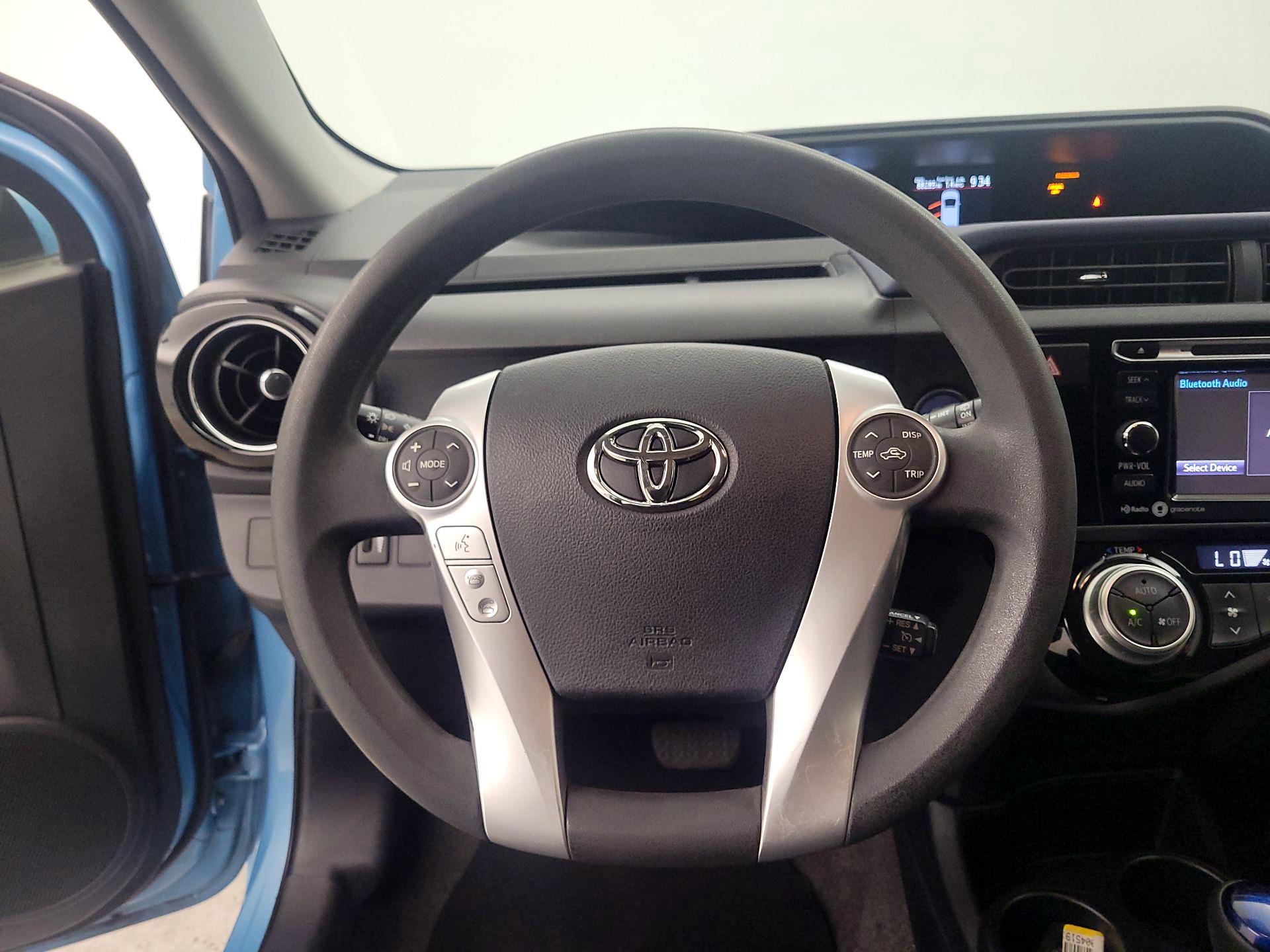 Thumbnail: 2015 Toyota Prius c - 10