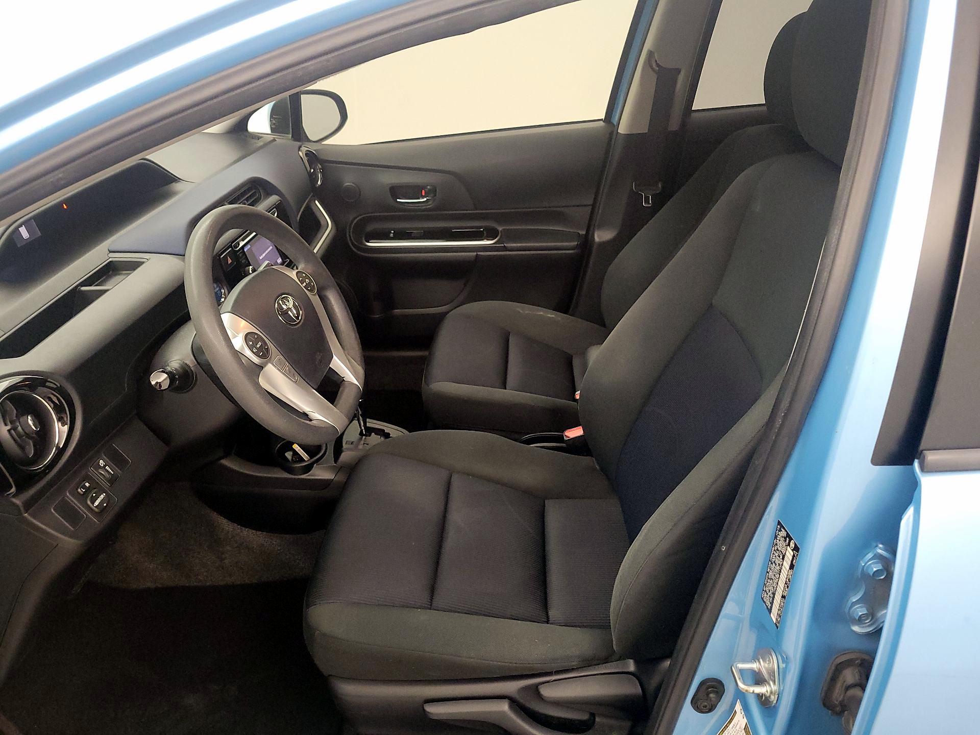 Thumbnail: 2015 Toyota Prius c - 11