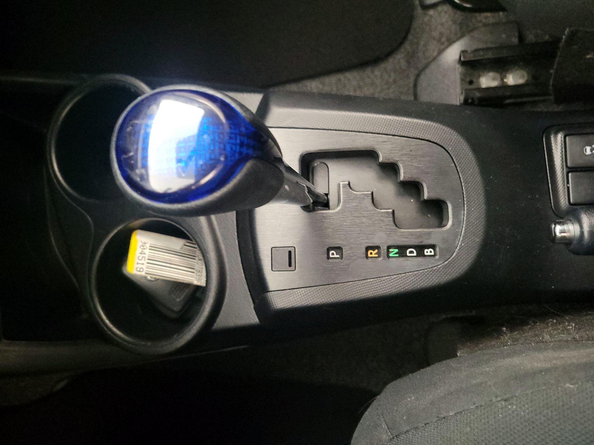 Thumbnail: 2015 Toyota Prius c - 18