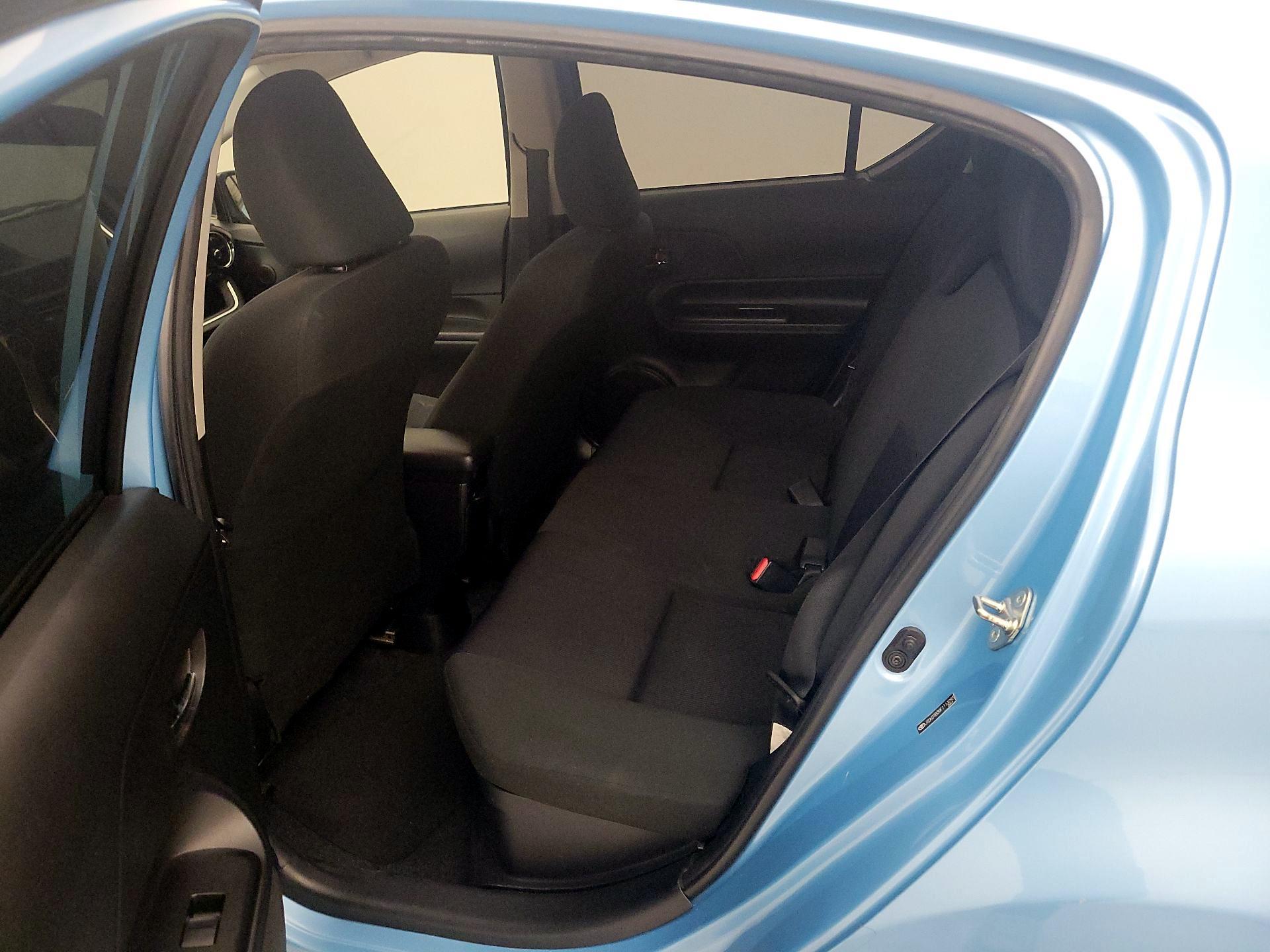 Thumbnail: 2015 Toyota Prius c - 19