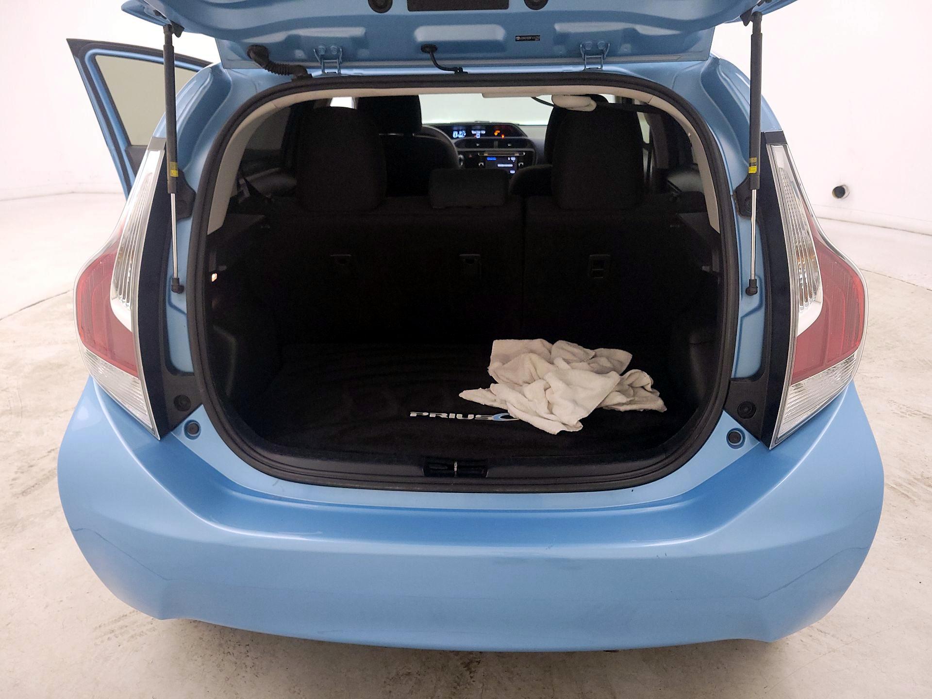 Thumbnail: 2015 Toyota Prius c - 20