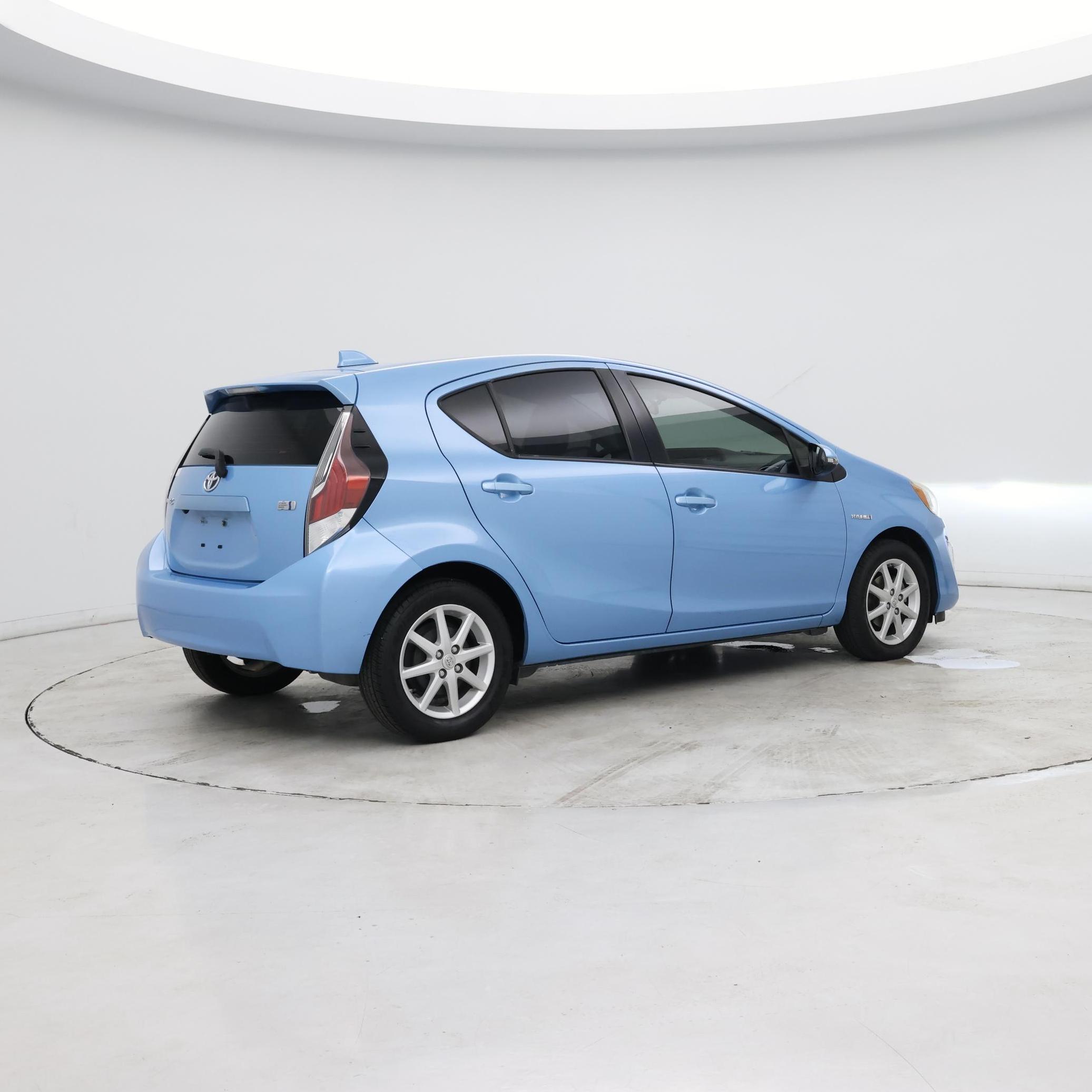 Thumbnail: 2015 Toyota Prius c - 6