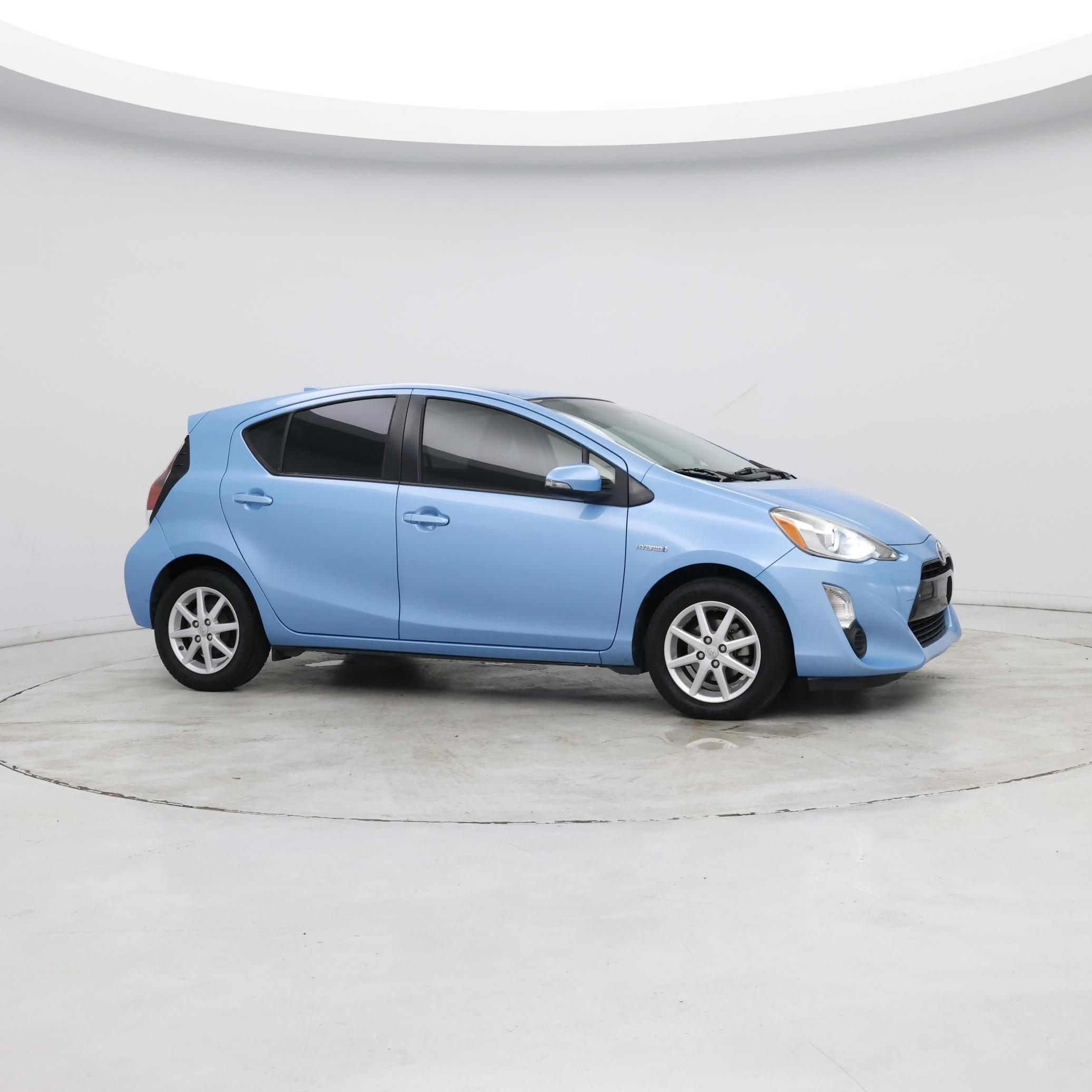 Thumbnail: 2015 Toyota Prius c - 7