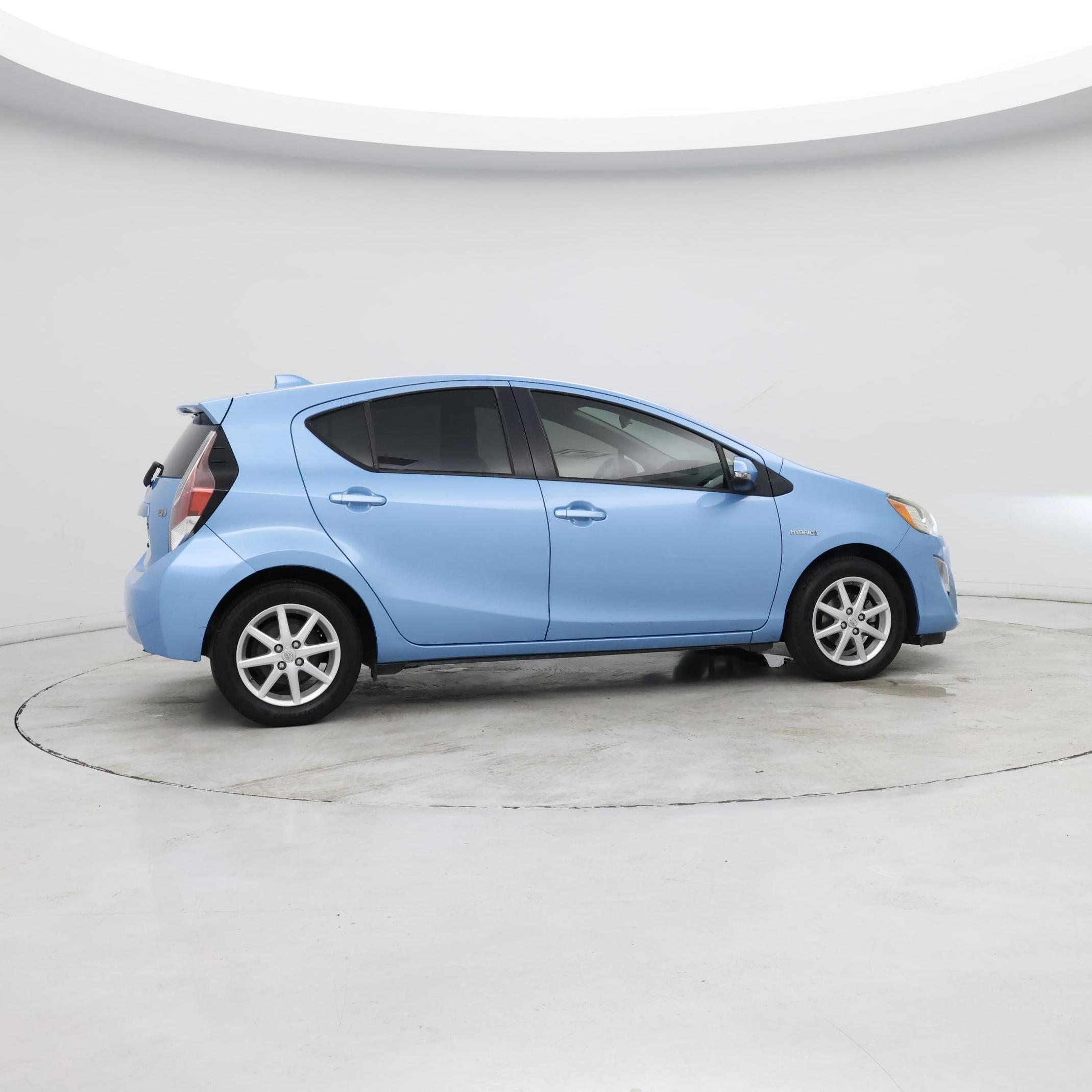 Thumbnail: 2015 Toyota Prius c - 8