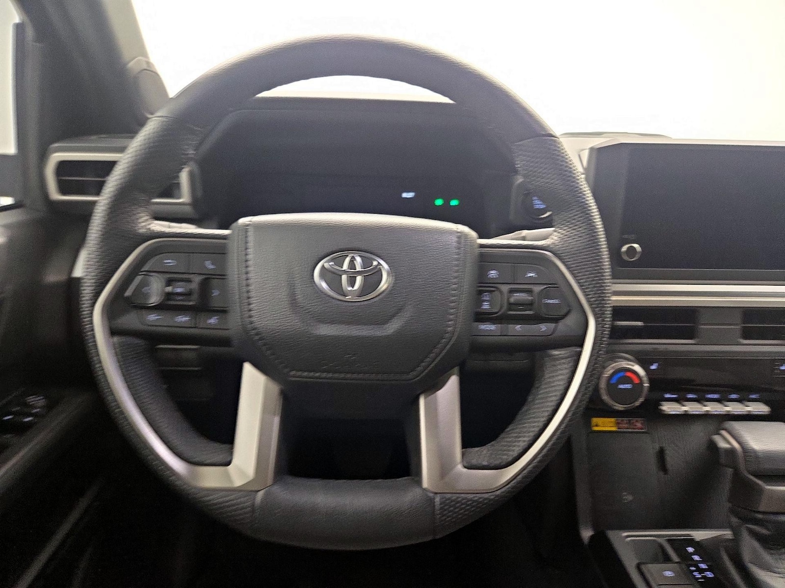 2024 Toyota Tacoma SR5 - Photo 11