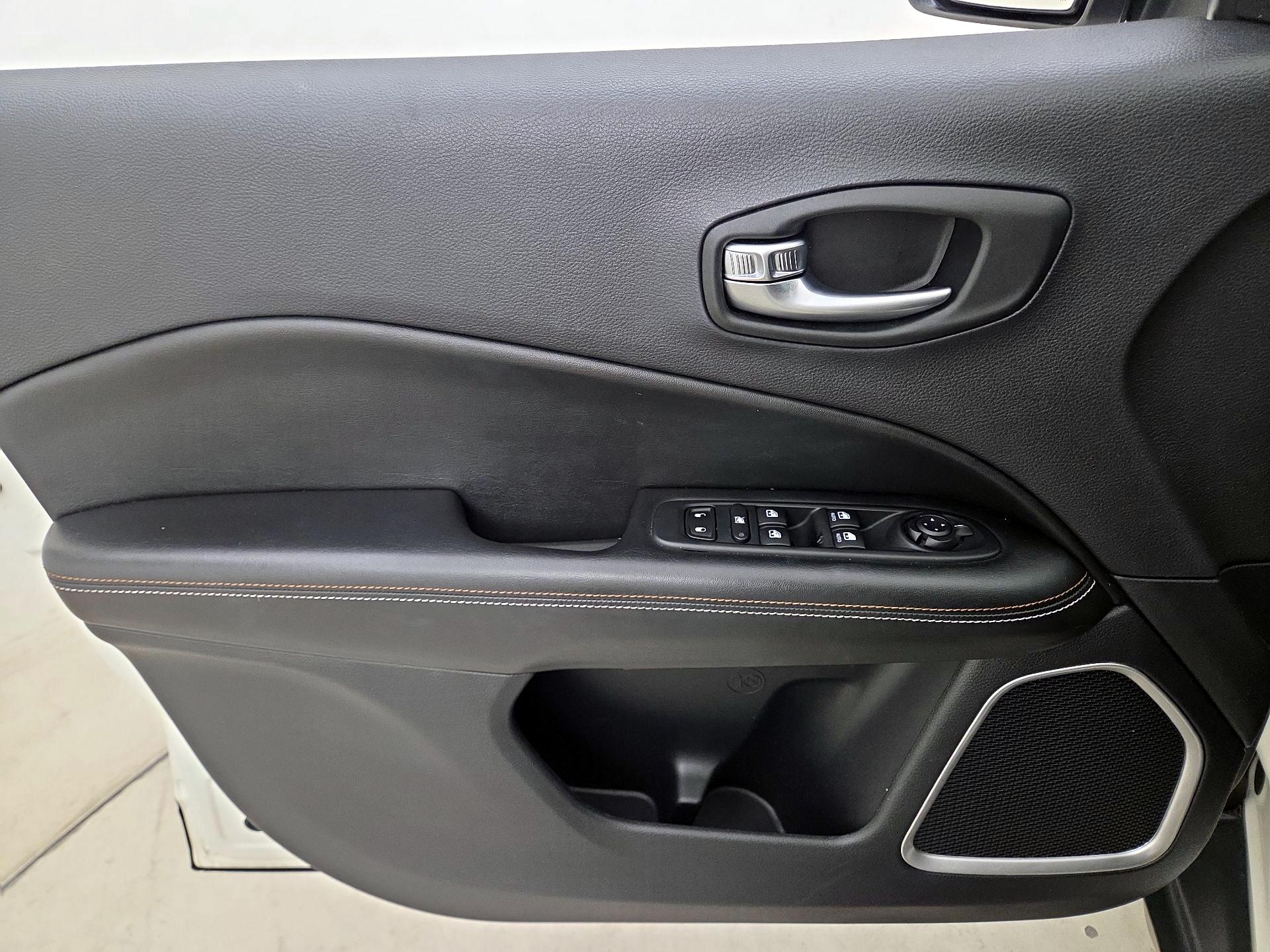 Thumbnail: 2020 Jeep Compass - 12