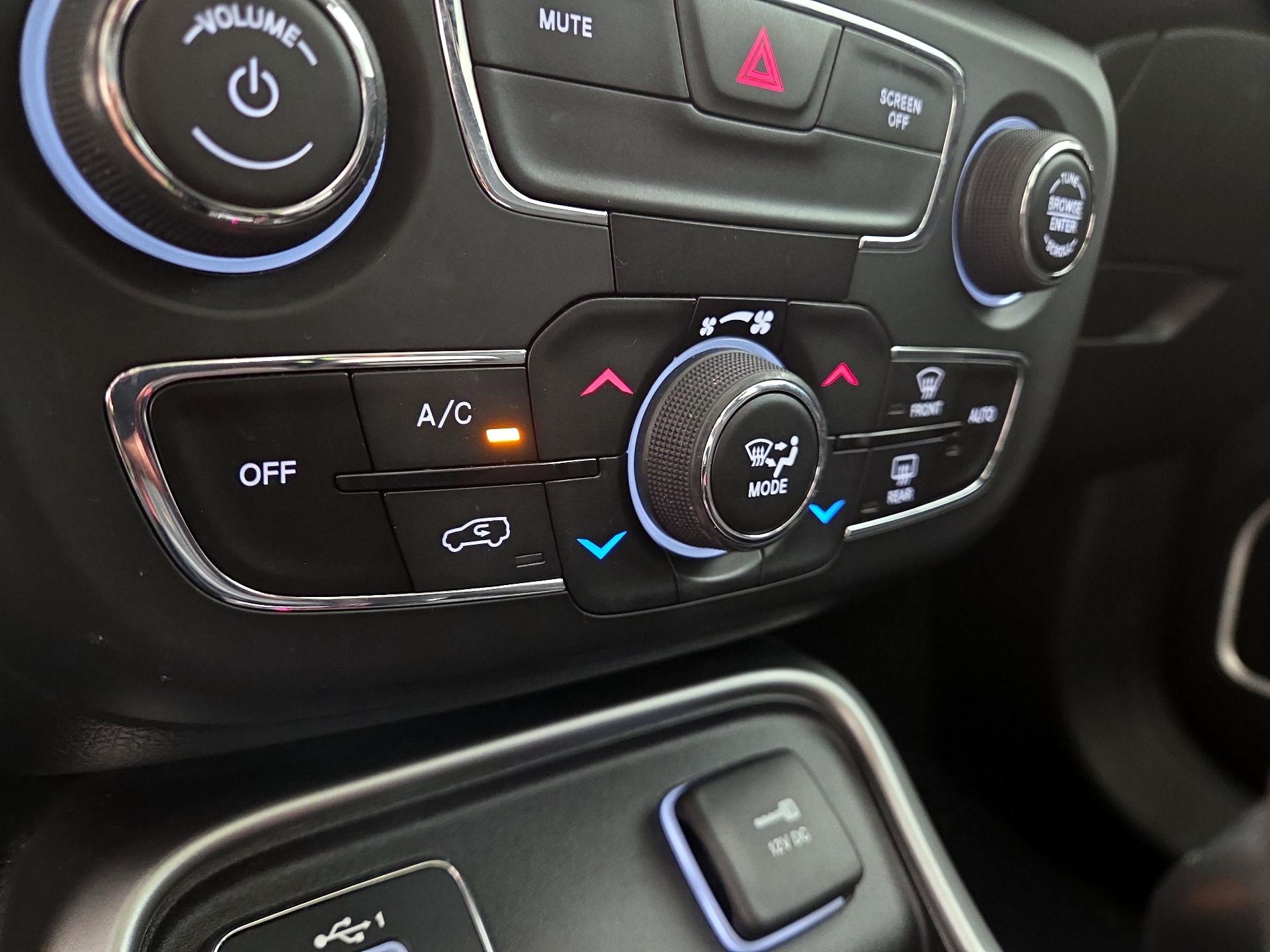 Thumbnail: 2020 Jeep Compass - 16