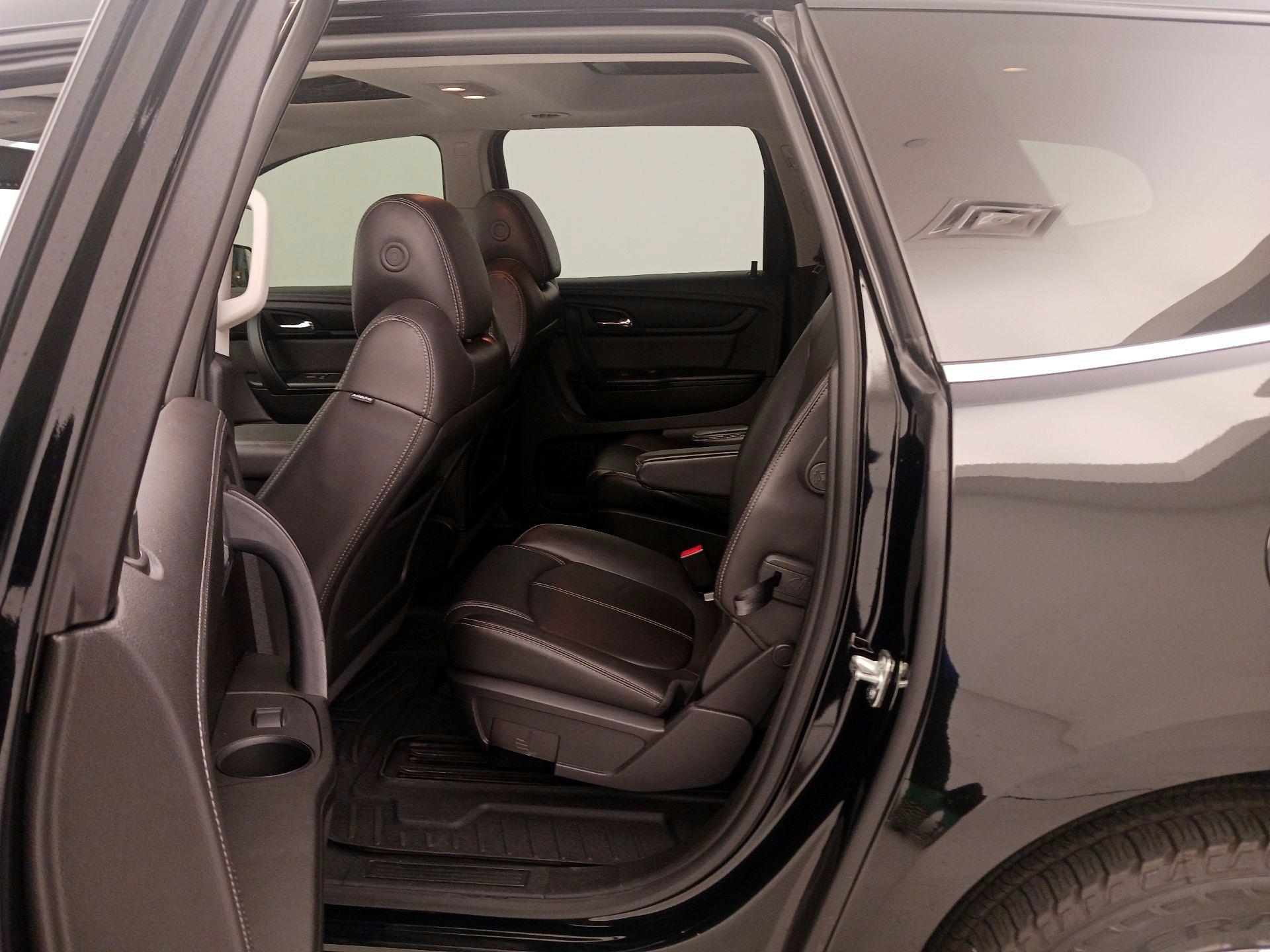 Thumbnail: 2017 Chevrolet Traverse - 20