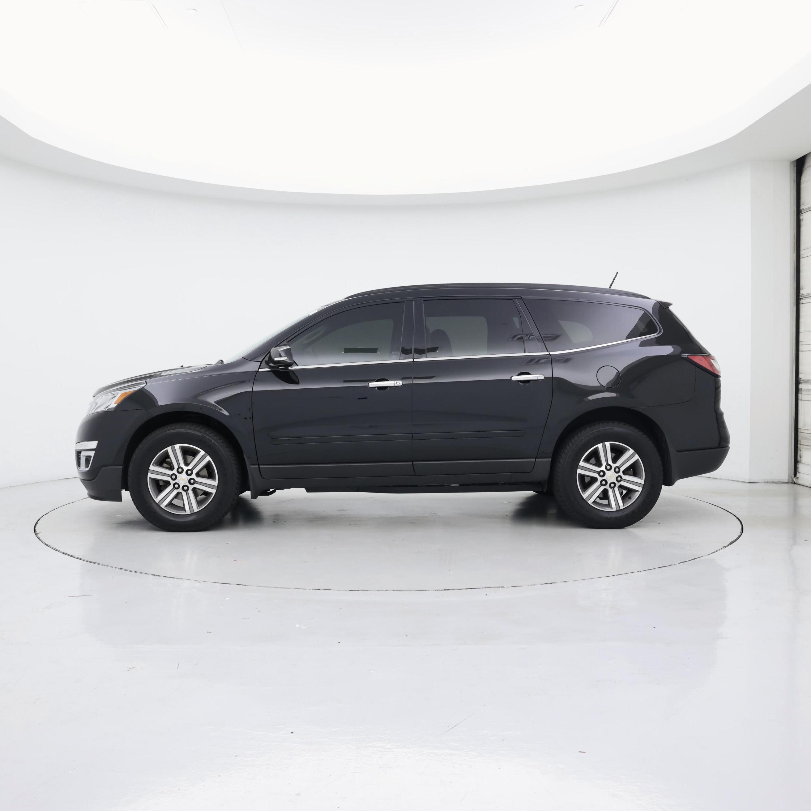 Thumbnail: 2017 Chevrolet Traverse - 3
