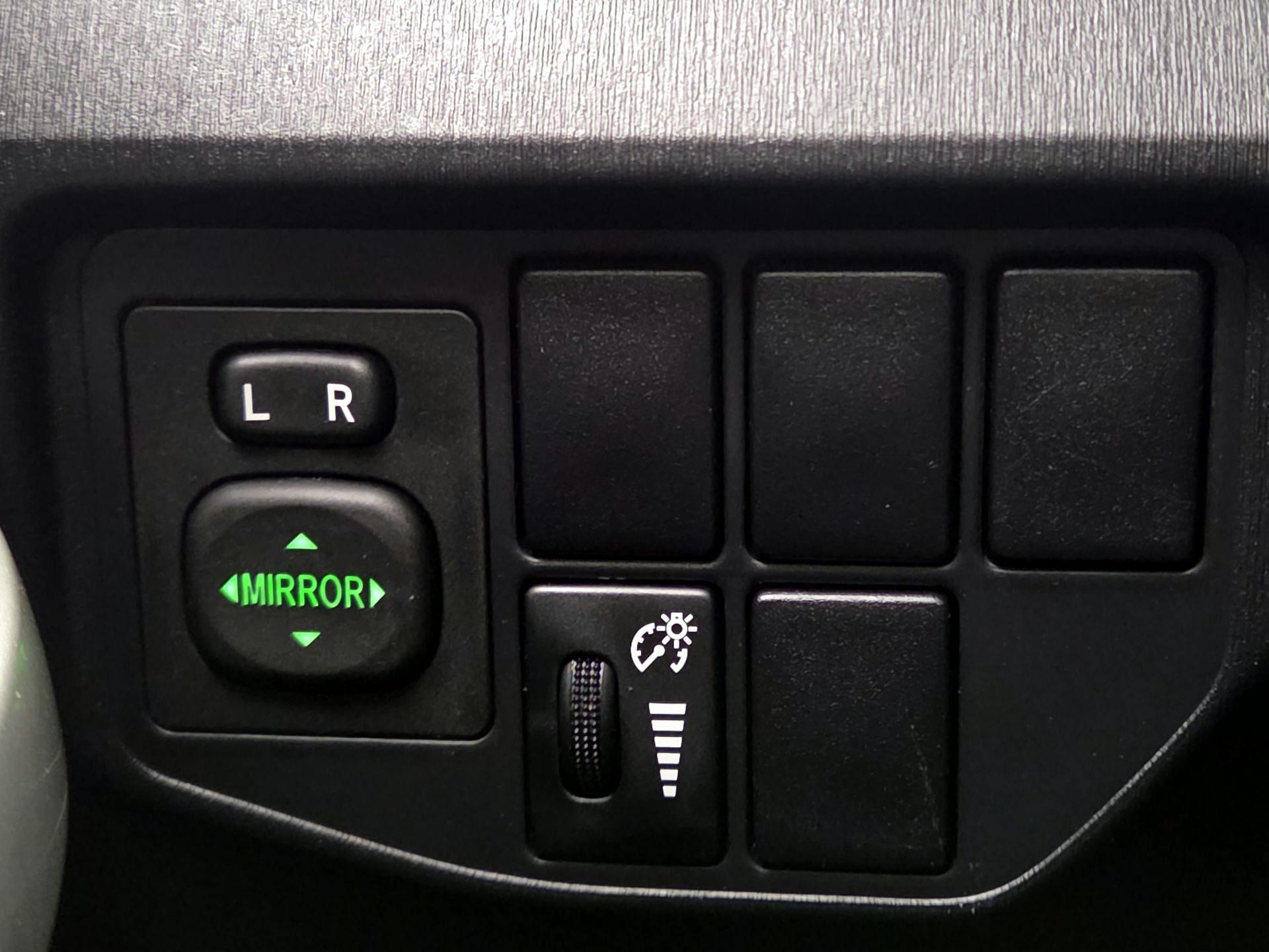 Thumbnail: 2014 Toyota Prius - 13