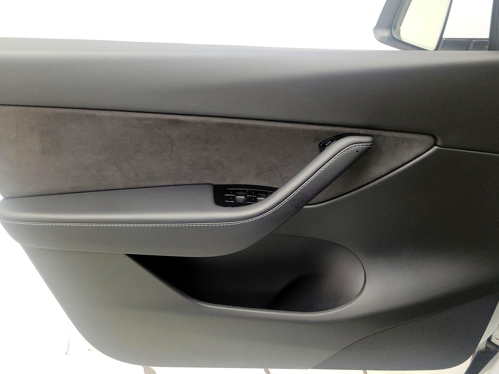 Thumbnail: 2021 Tesla Model Y - 12