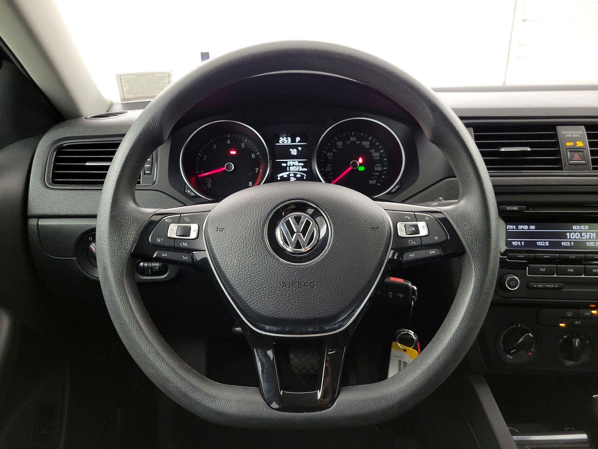 Thumbnail: 2015 Volkswagen Jetta - 10