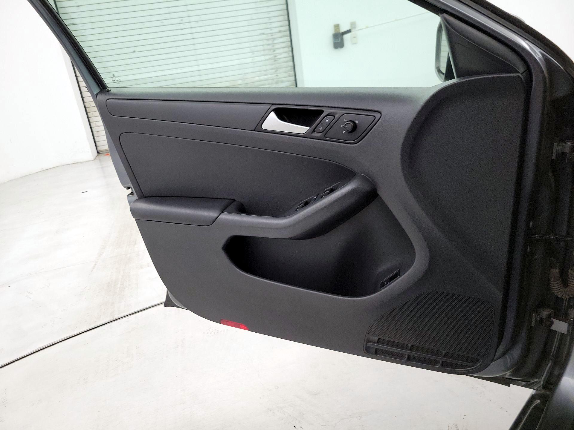 Thumbnail: 2015 Volkswagen Jetta - 12