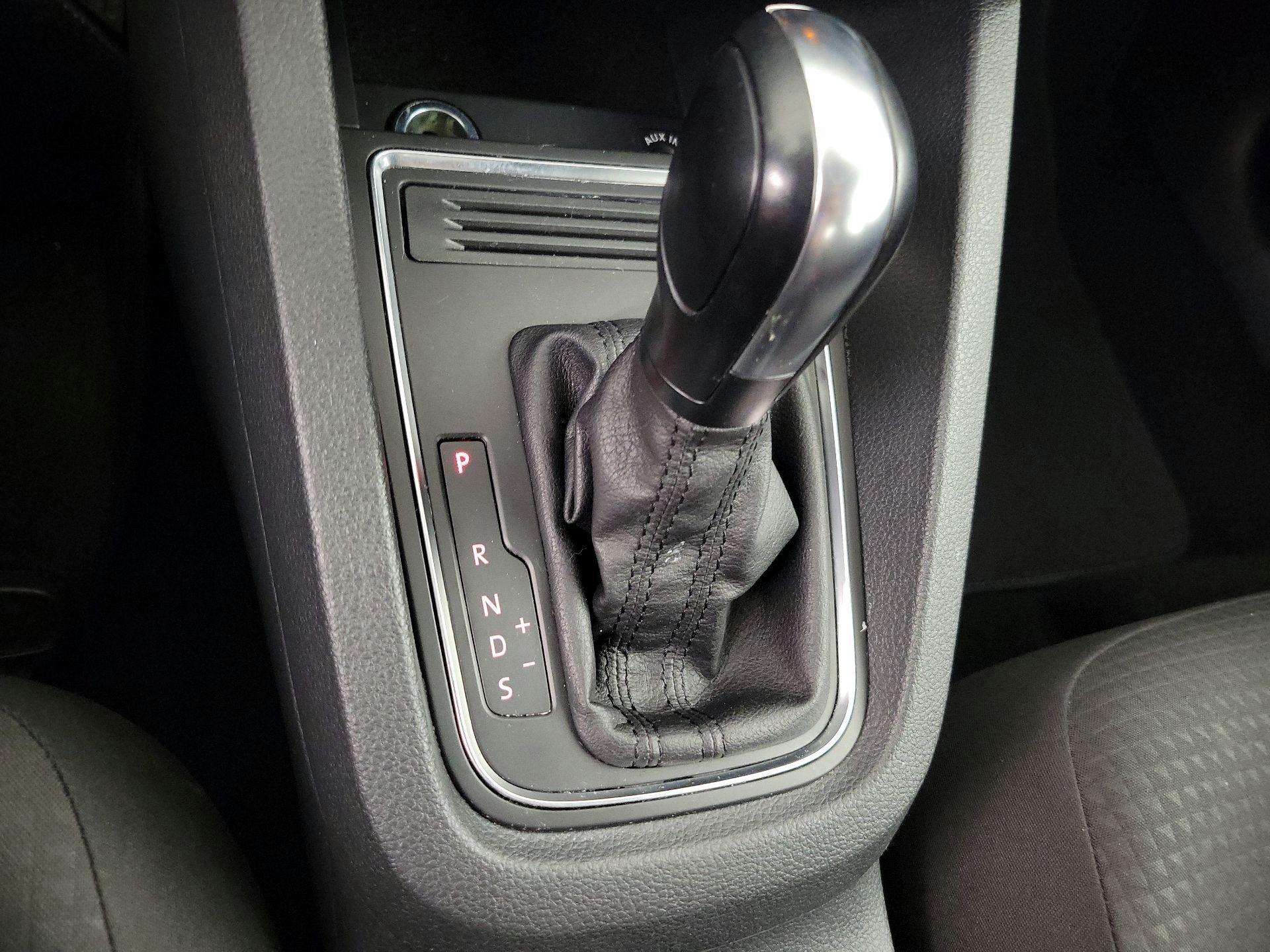 Thumbnail: 2015 Volkswagen Jetta - 16