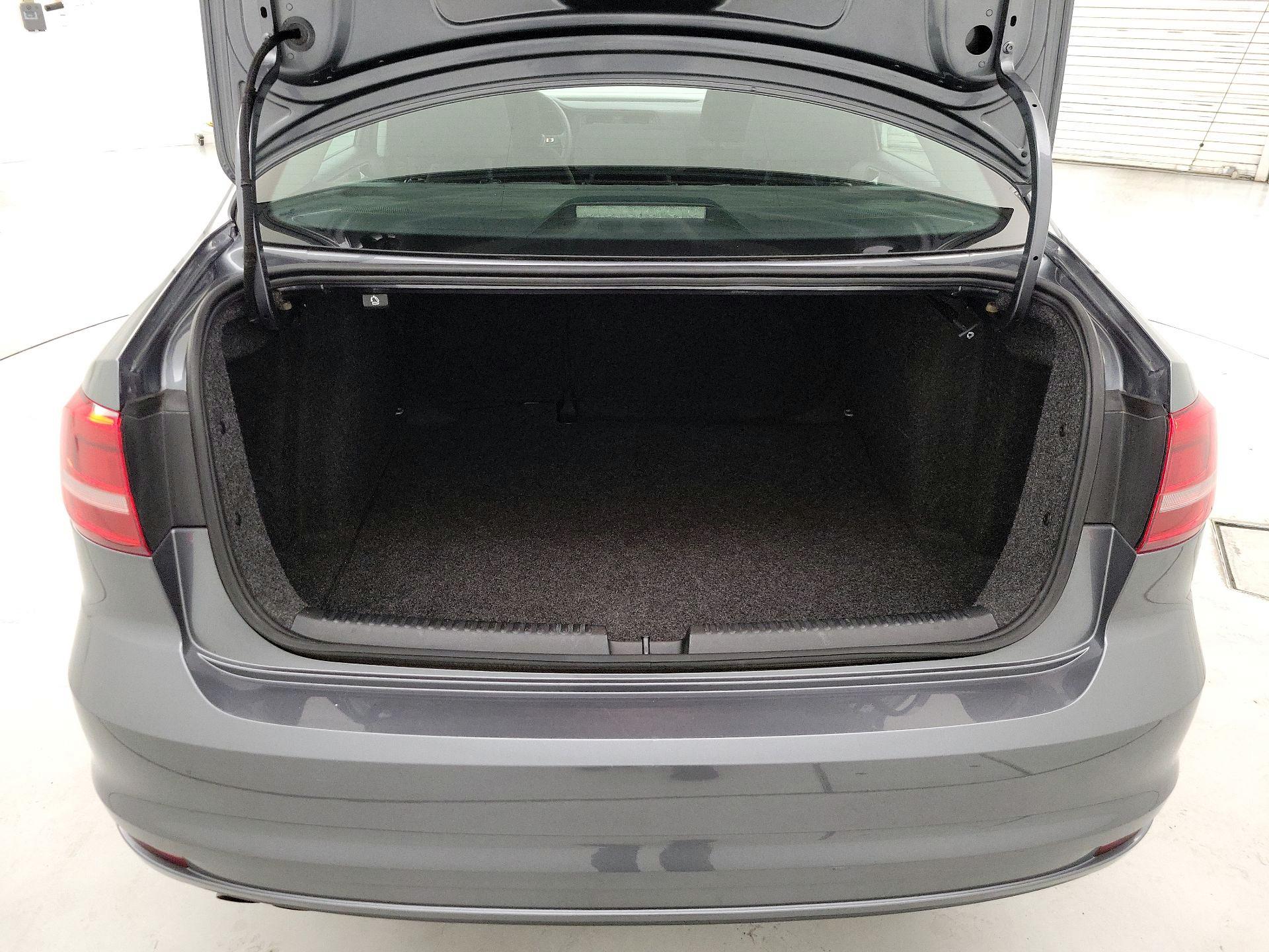 Thumbnail: 2015 Volkswagen Jetta - 19