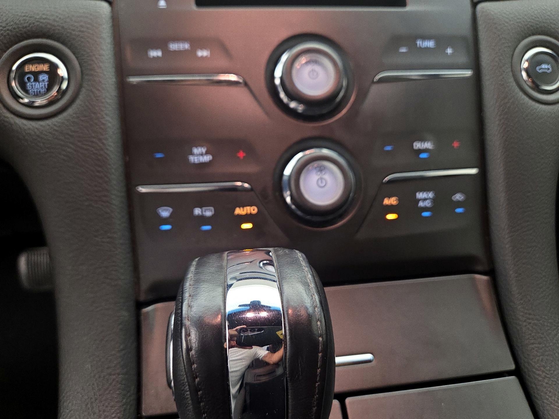 Thumbnail: 2015 Ford Taurus - 16