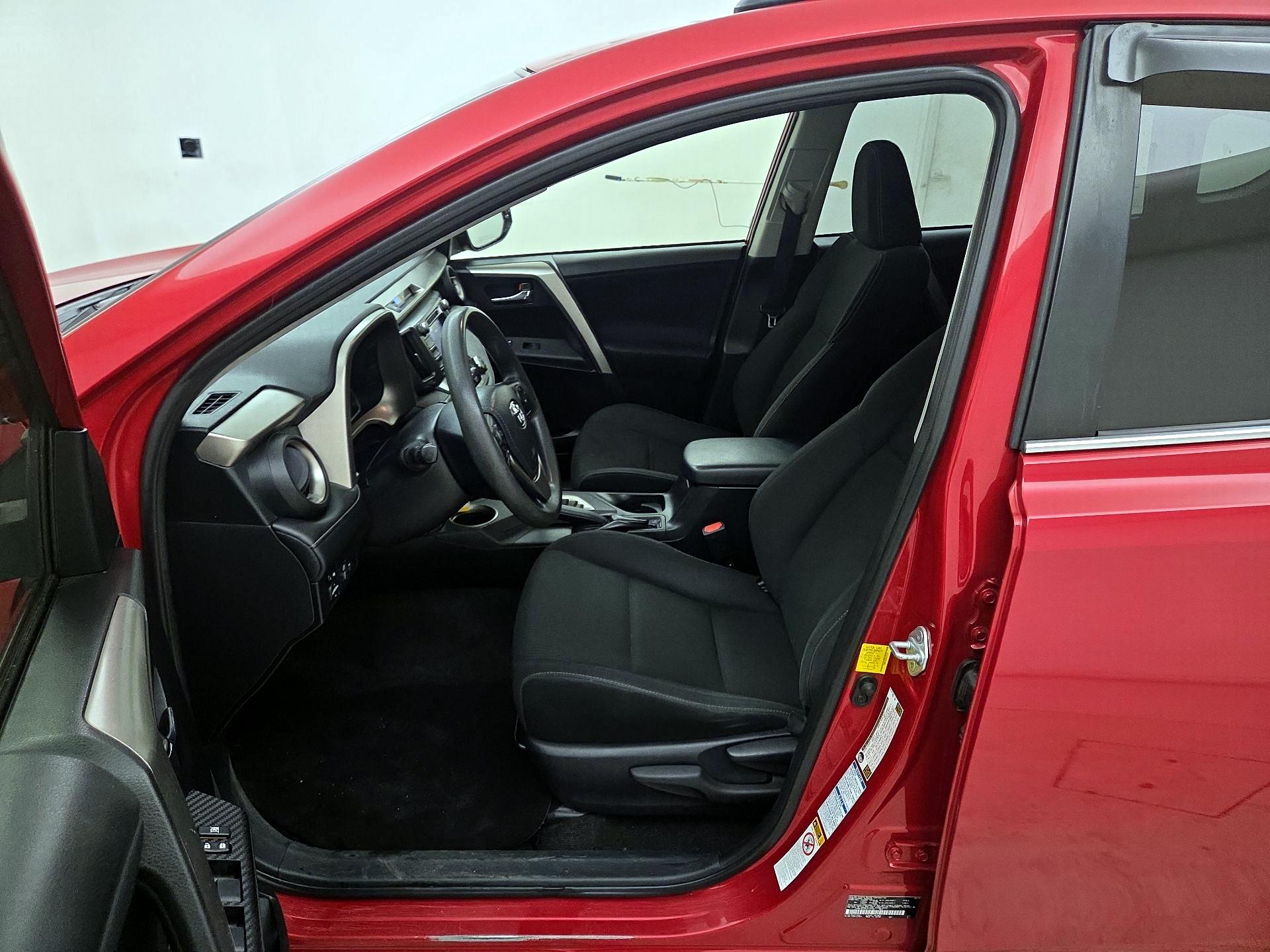 Thumbnail: 2015 Toyota RAV4 - 11