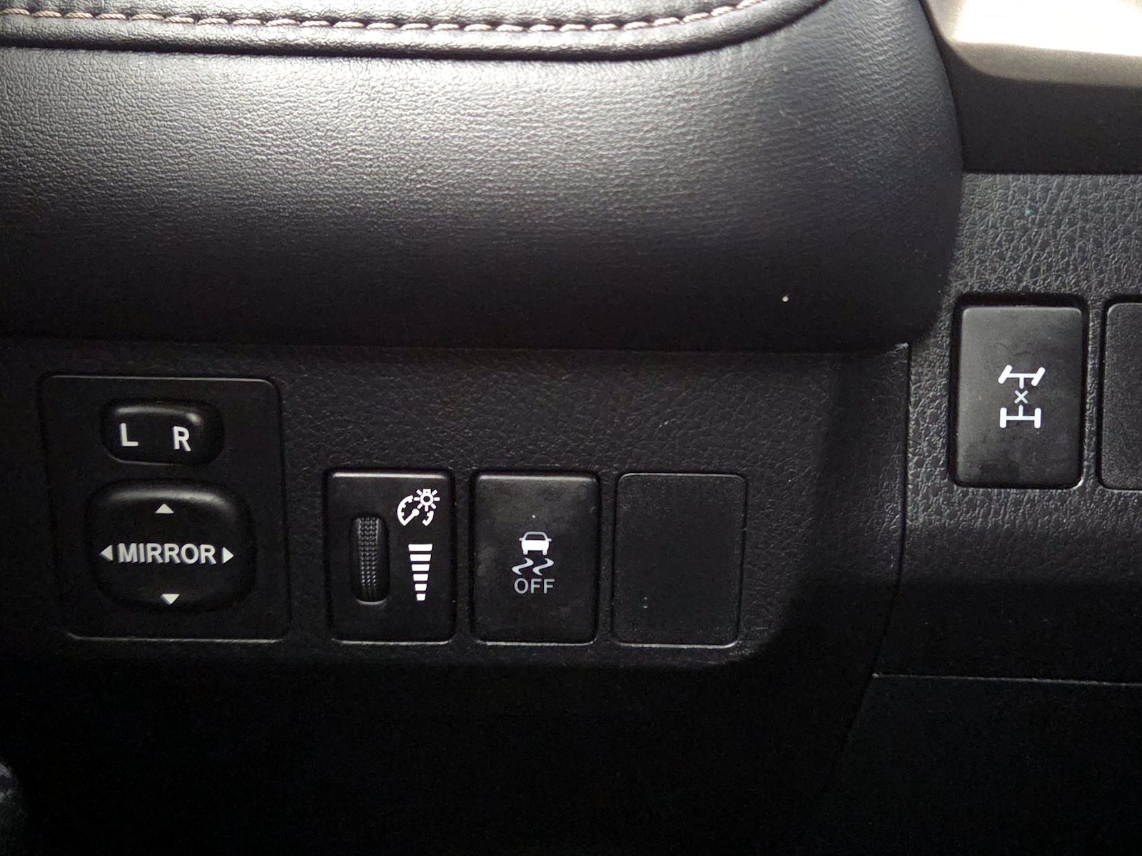 2015 Toyota RAV4 XLE - Photo 14