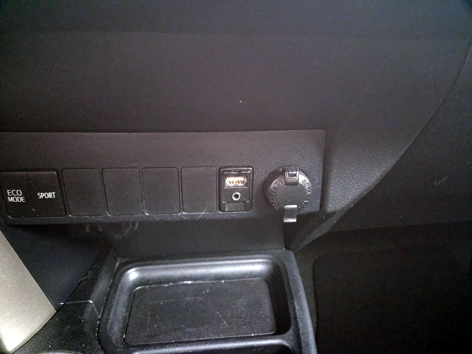 Thumbnail: 2015 Toyota RAV4 - 18