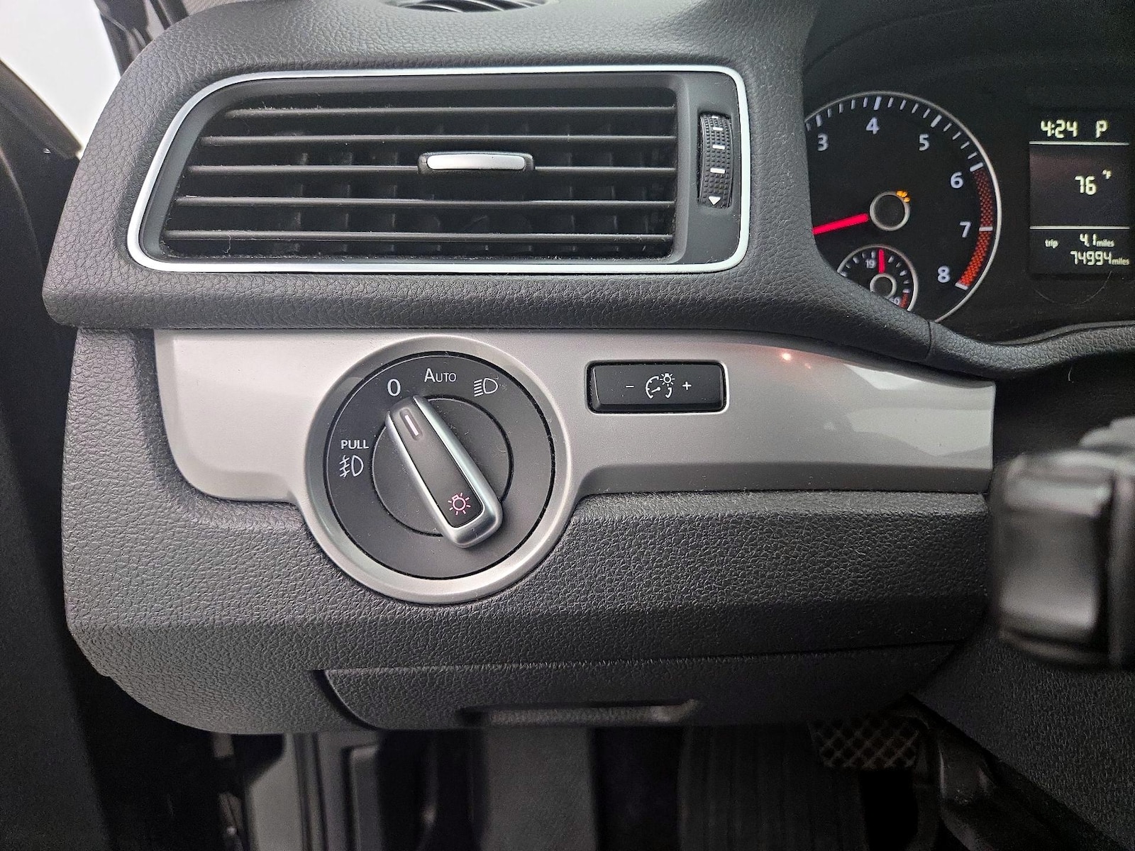 2015 Volkswagen Passat Limited Edition - Photo 14
