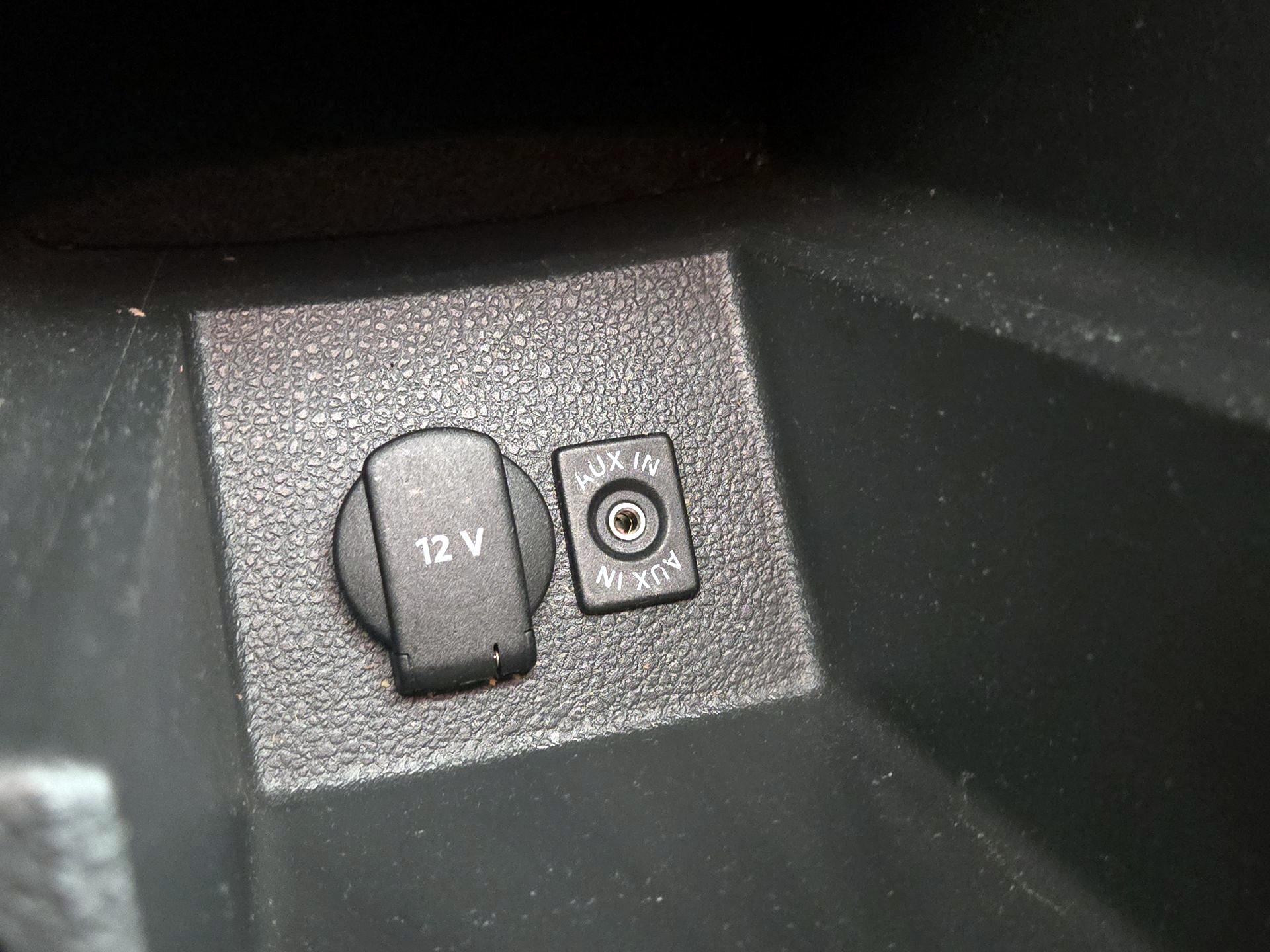 Thumbnail: 2015 Volkswagen Passat - 18
