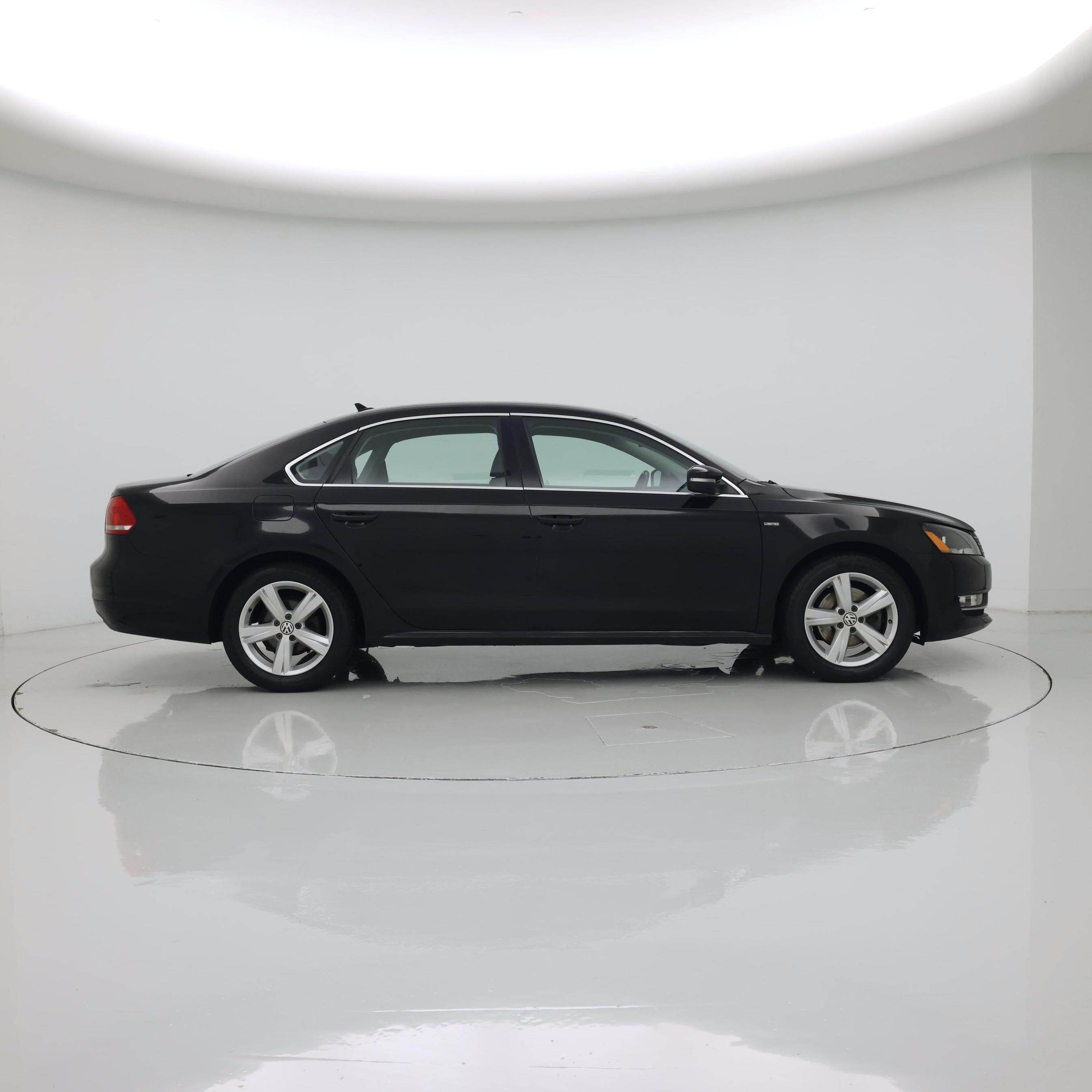 Thumbnail: 2015 Volkswagen Passat - 7