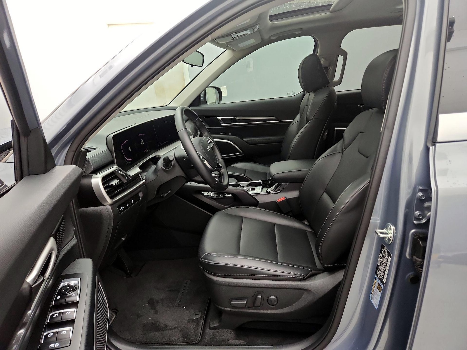 2024 Kia Telluride S - Photo 12