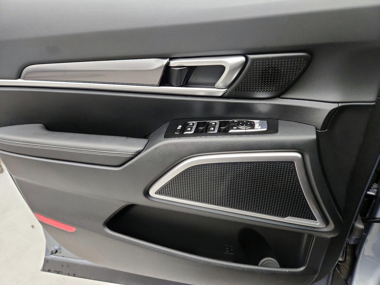 2024 Kia Telluride S - Photo 13