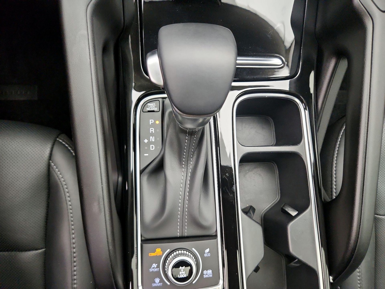 2024 Kia Telluride S - Photo 19